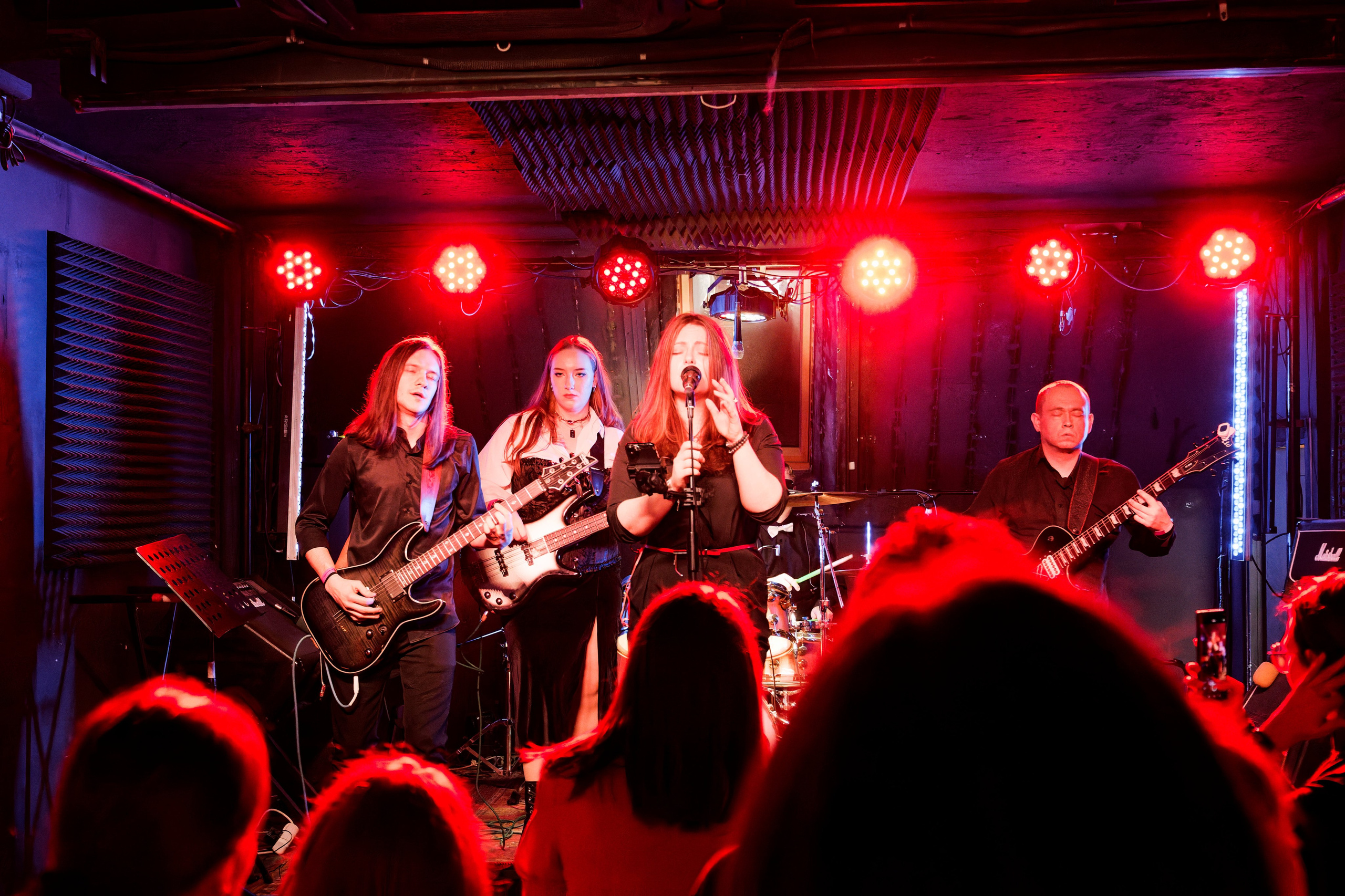 Концерт группы «Тыбывидел!». Репортажный, event-фотограф во Владивостоке