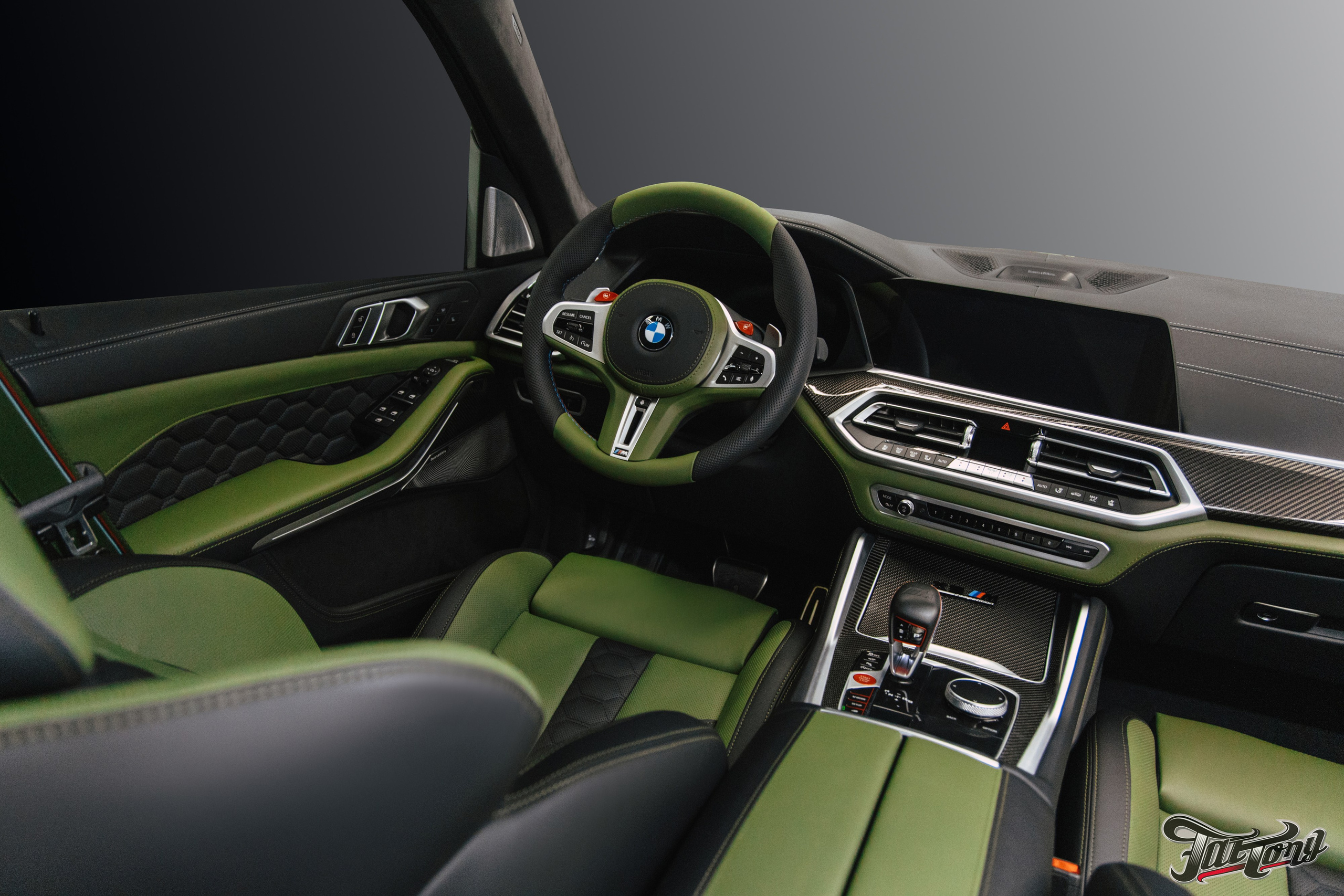 BMW X5M пошив салона в зеленую кожу. DeLorein