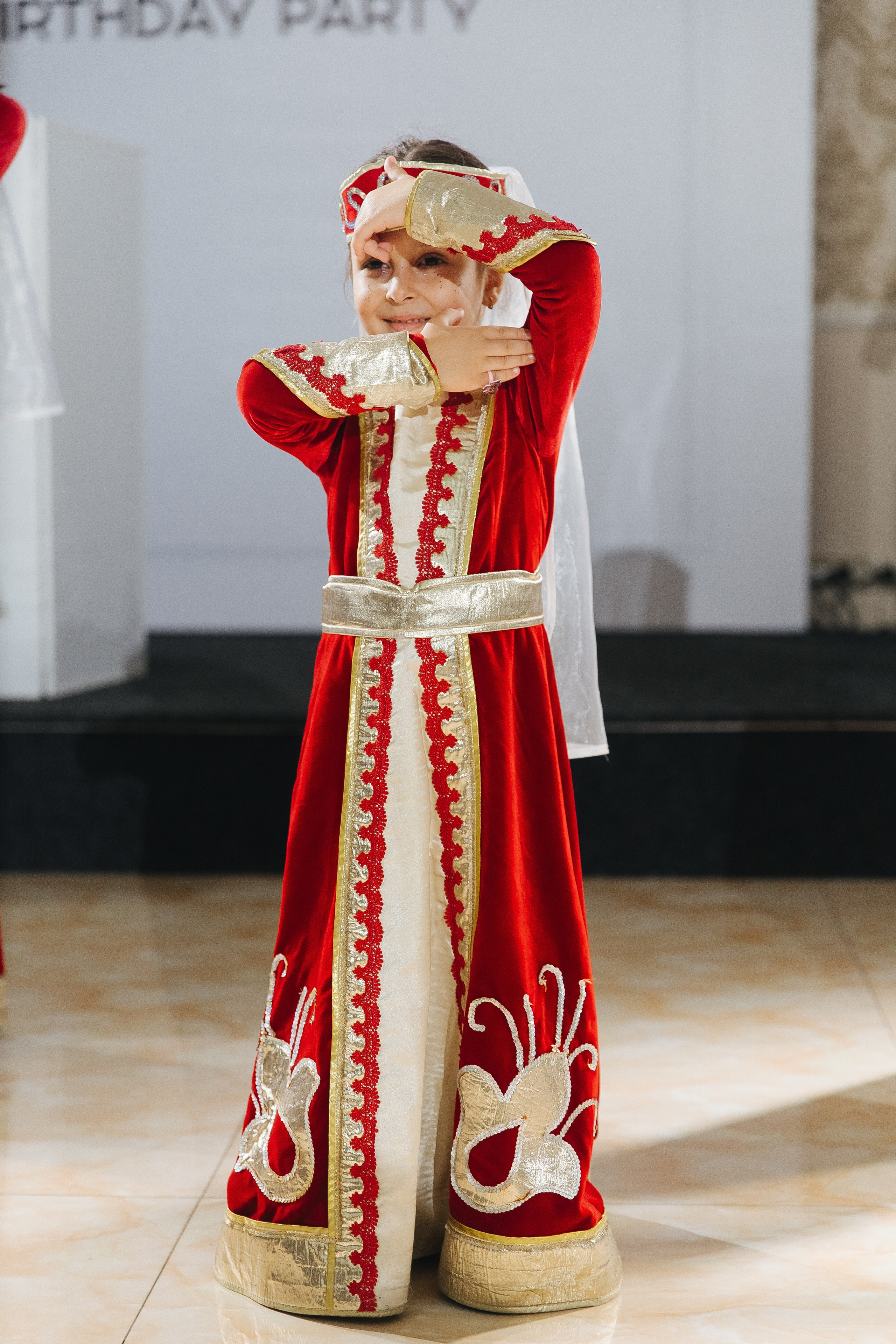 Ани и Назели. 35&5 День рождения, «Янтарь». Фотограф в Красноярске Надежда Воскресенская