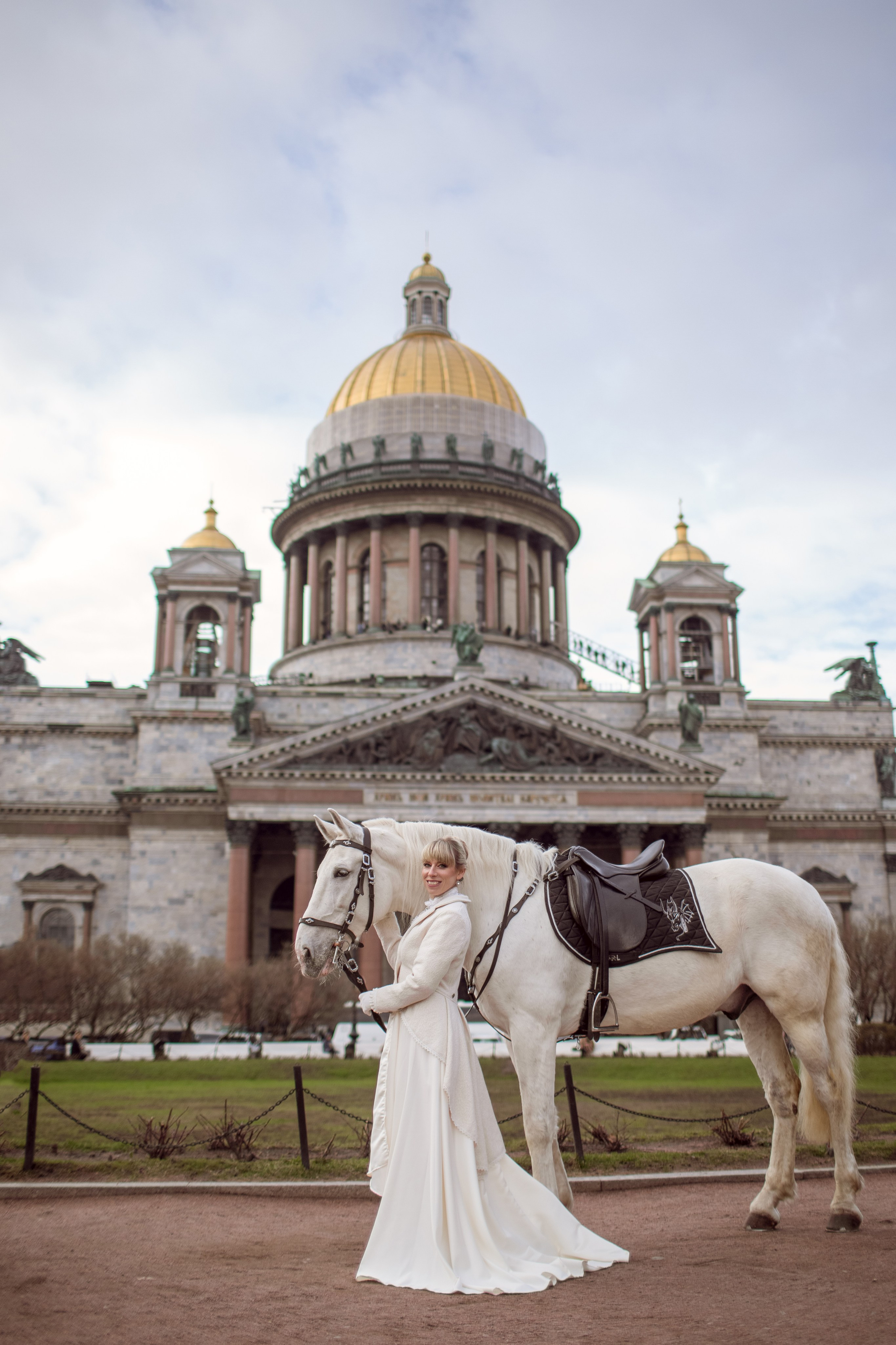 Фотосессия с лошадью у Исаакиевского собора