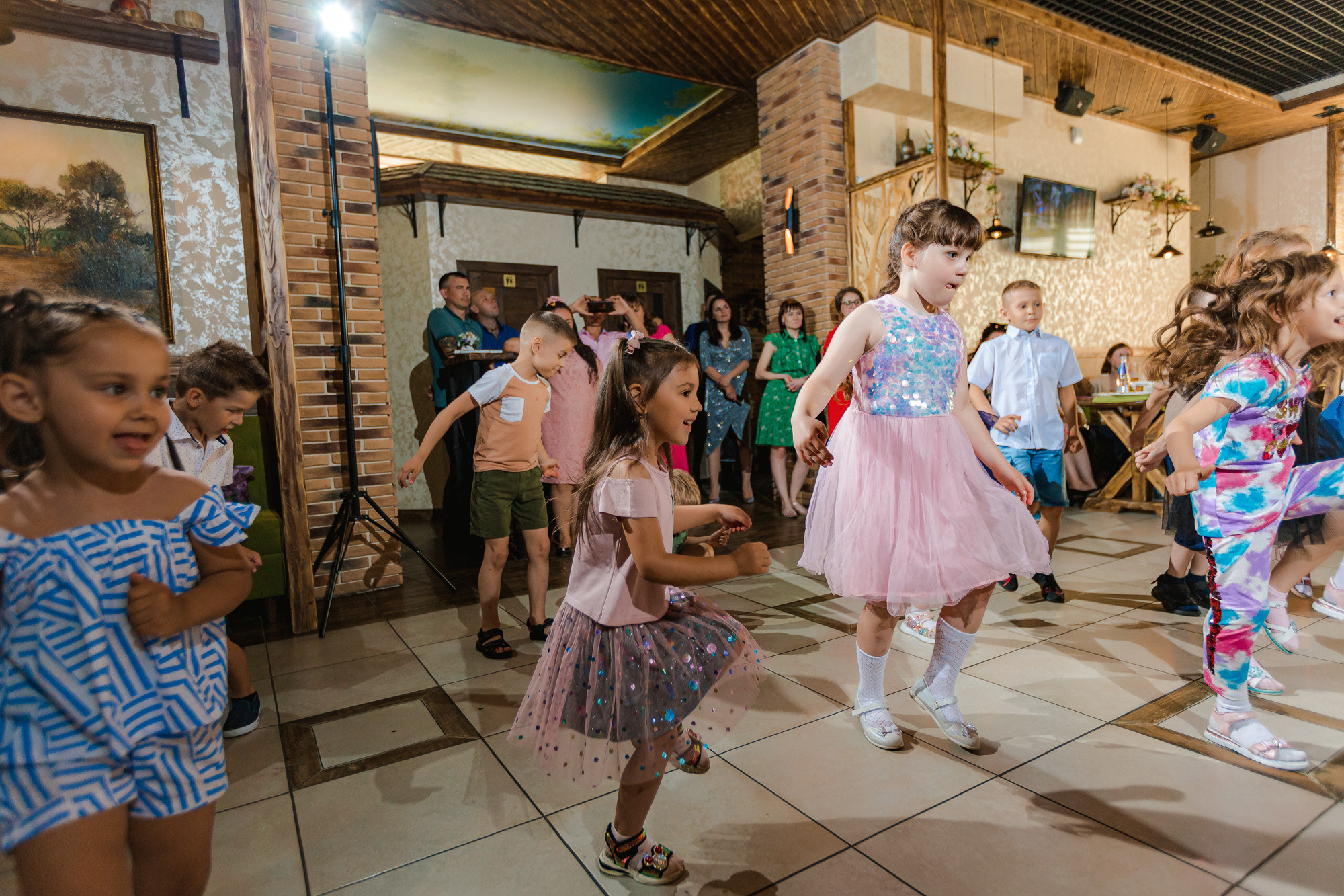 Фотограф на выпускной садик, школа, 1 сентября. Свадебный репортажный и фуд фотограф в Барнауле Гайфулин Виталий