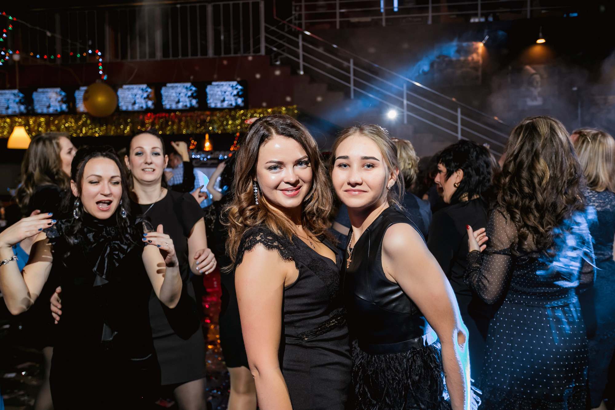 Новогодний корпоратив 300+чел СовкомБанк. Свадебный репортажный и фуд фотограф в Барнауле Гайфулин Виталий