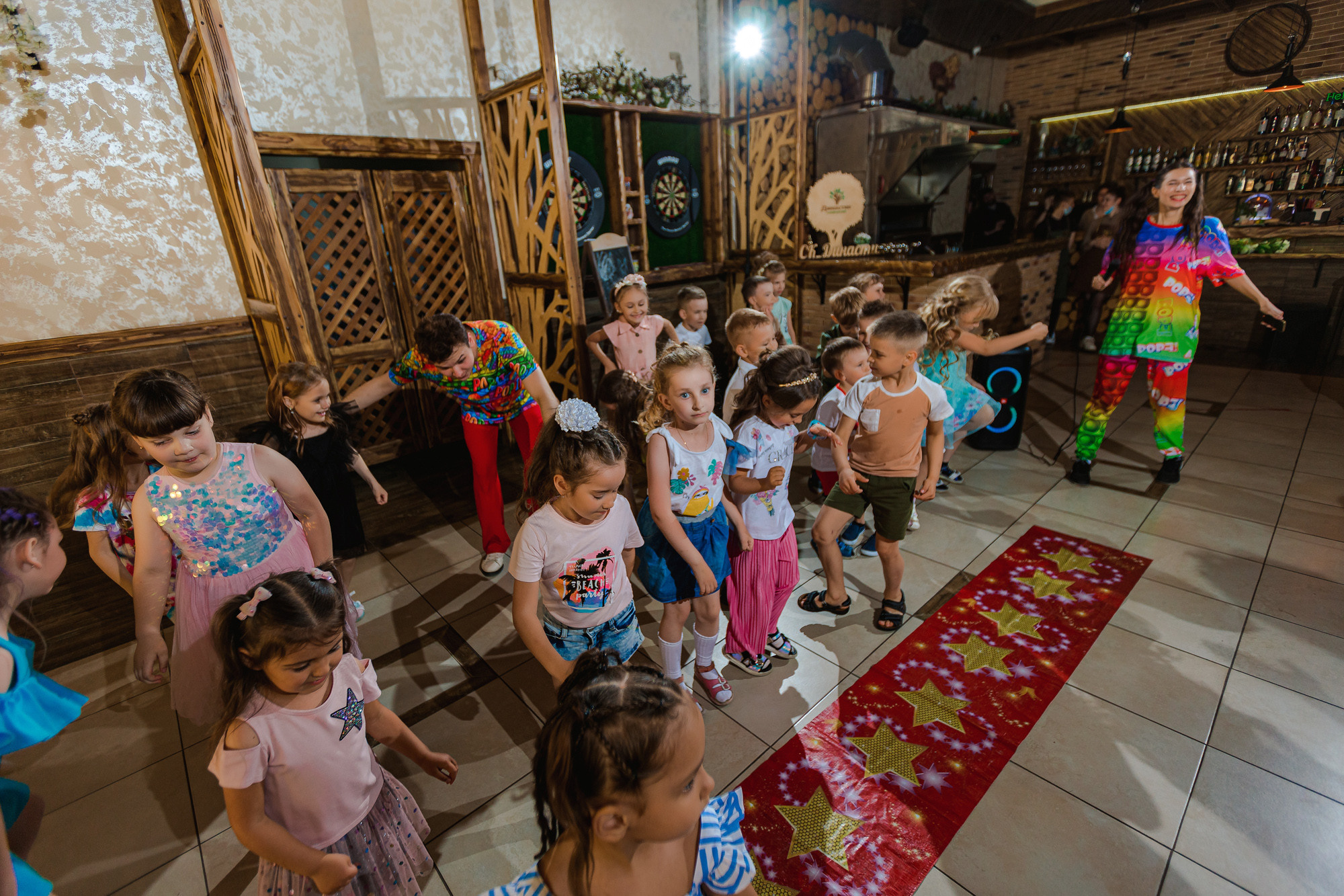 Фотограф на выпускной садик, школа, 1 сентября. Свадебный репортажный и фуд фотограф в Барнауле Гайфулин Виталий