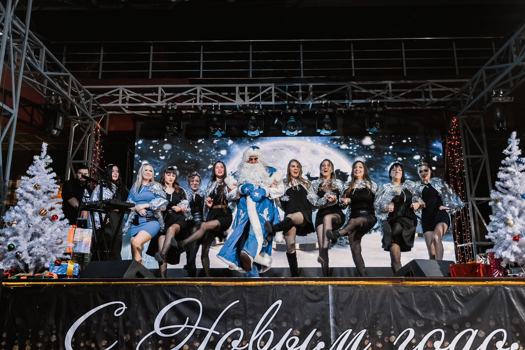 Новогодний корпоратив 300+чел СовкомБанк. Свадебный репортажный и фуд фотограф в Барнауле Гайфулин Виталий