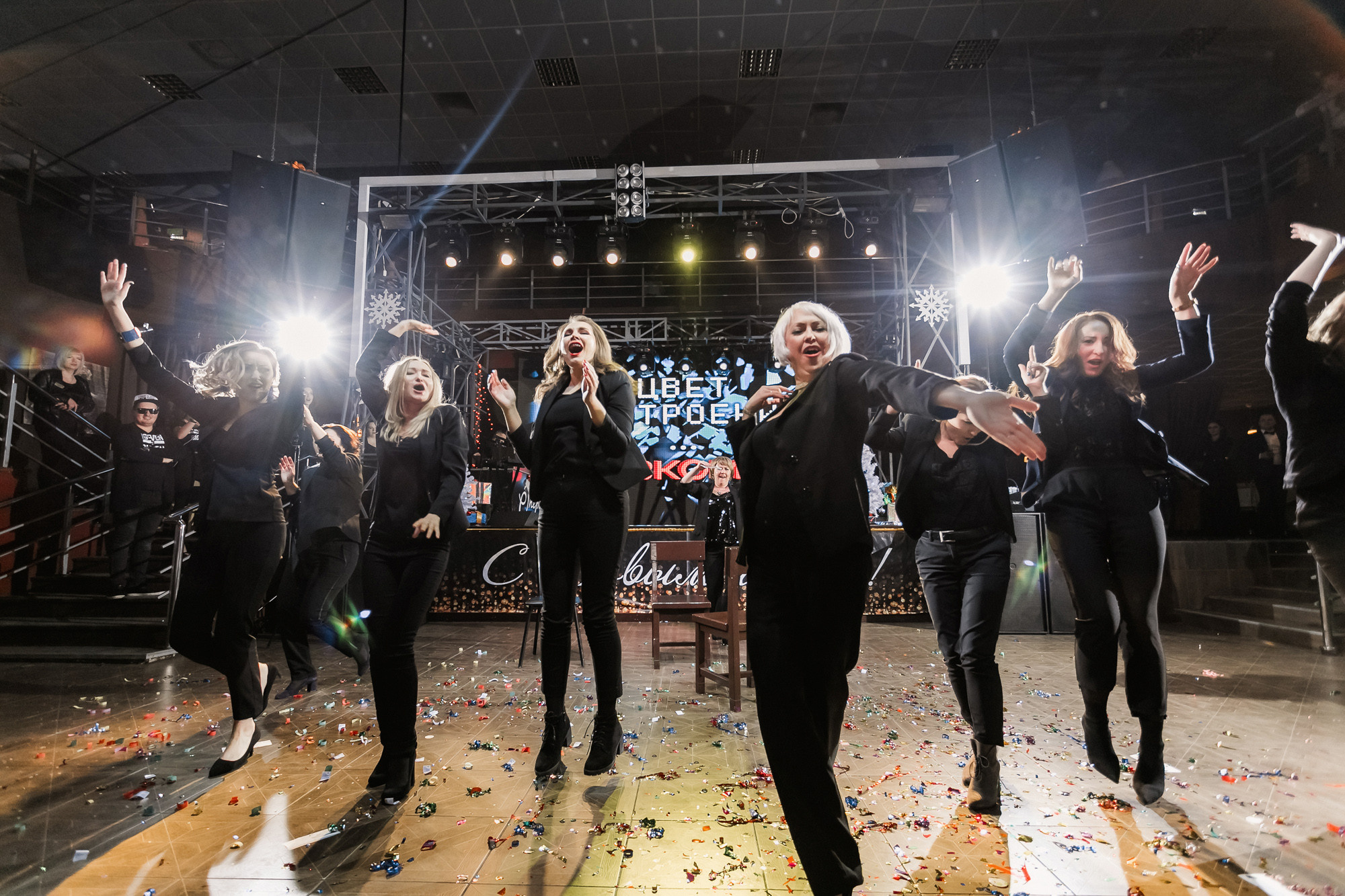 Новогодний корпоратив 300+чел СовкомБанк. Свадебный репортажный и фуд фотограф в Барнауле Гайфулин Виталий