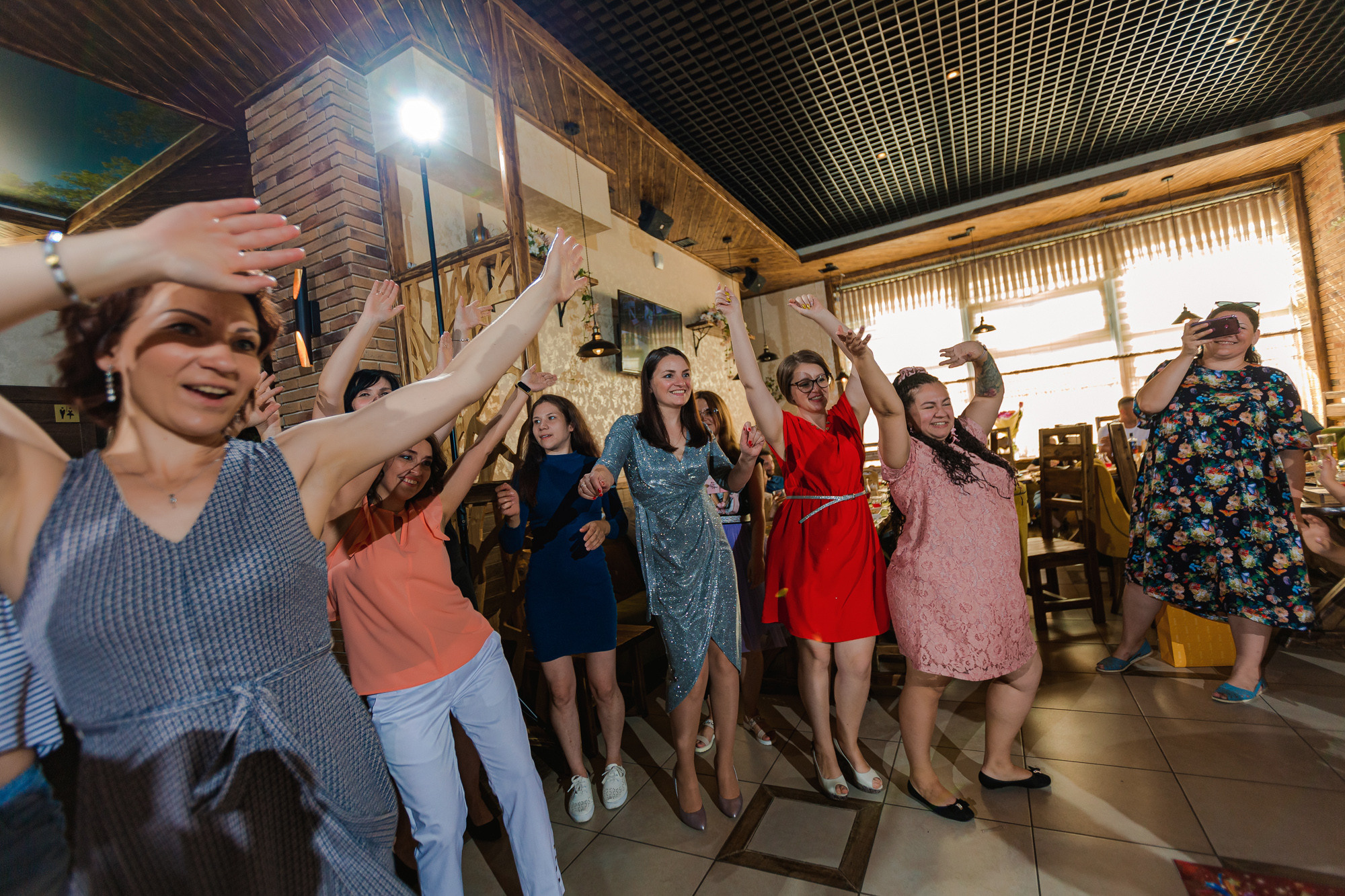 Фотограф на выпускной садик, школа, 1 сентября. Свадебный репортажный и фуд фотограф в Барнауле Гайфулин Виталий