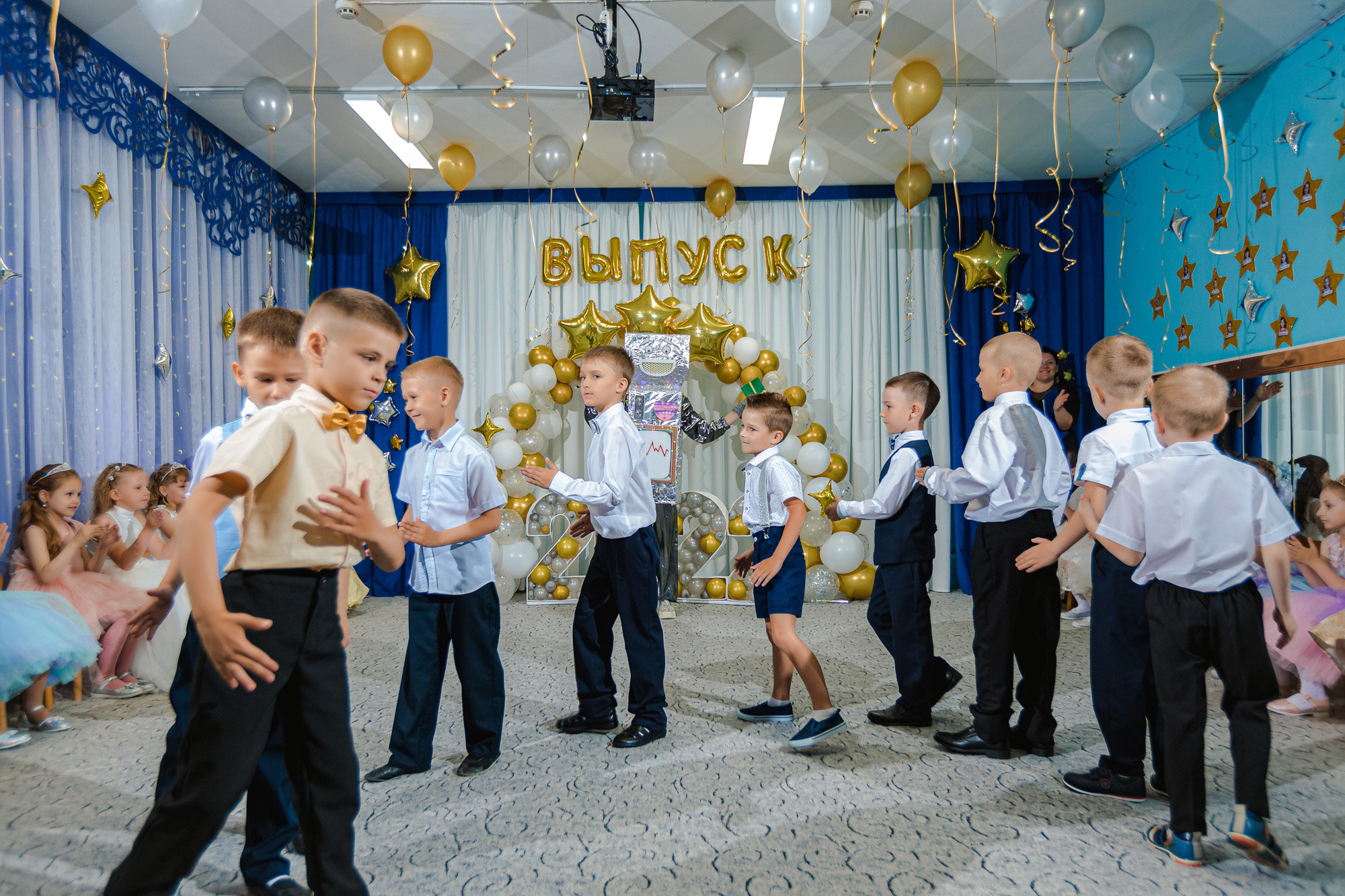 Фотограф на выпускной садик, школа, 1 сентября. Свадебный репортажный и фуд фотограф в Барнауле Гайфулин Виталий