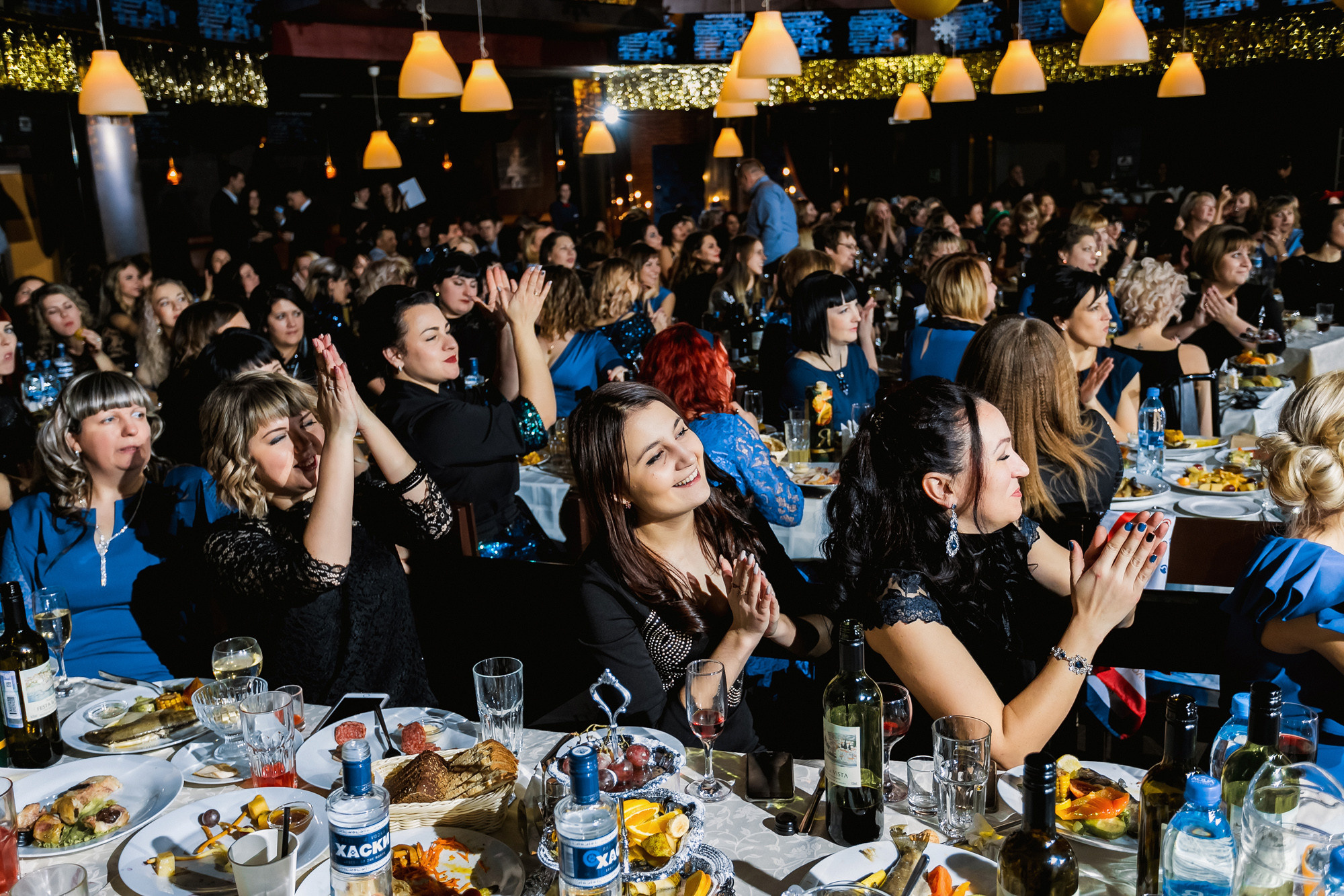 Новогодний корпоратив 300+чел СовкомБанк. Свадебный репортажный и фуд фотограф в Барнауле Гайфулин Виталий