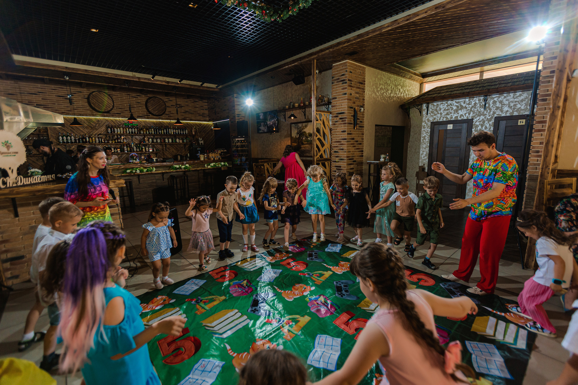 Фотограф на выпускной садик, школа, 1 сентября. Свадебный репортажный и фуд фотограф в Барнауле Гайфулин Виталий