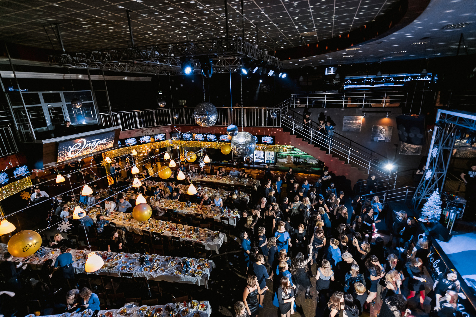 Новогодний корпоратив 300+чел СовкомБанк. Свадебный репортажный и фуд фотограф в Барнауле Гайфулин Виталий