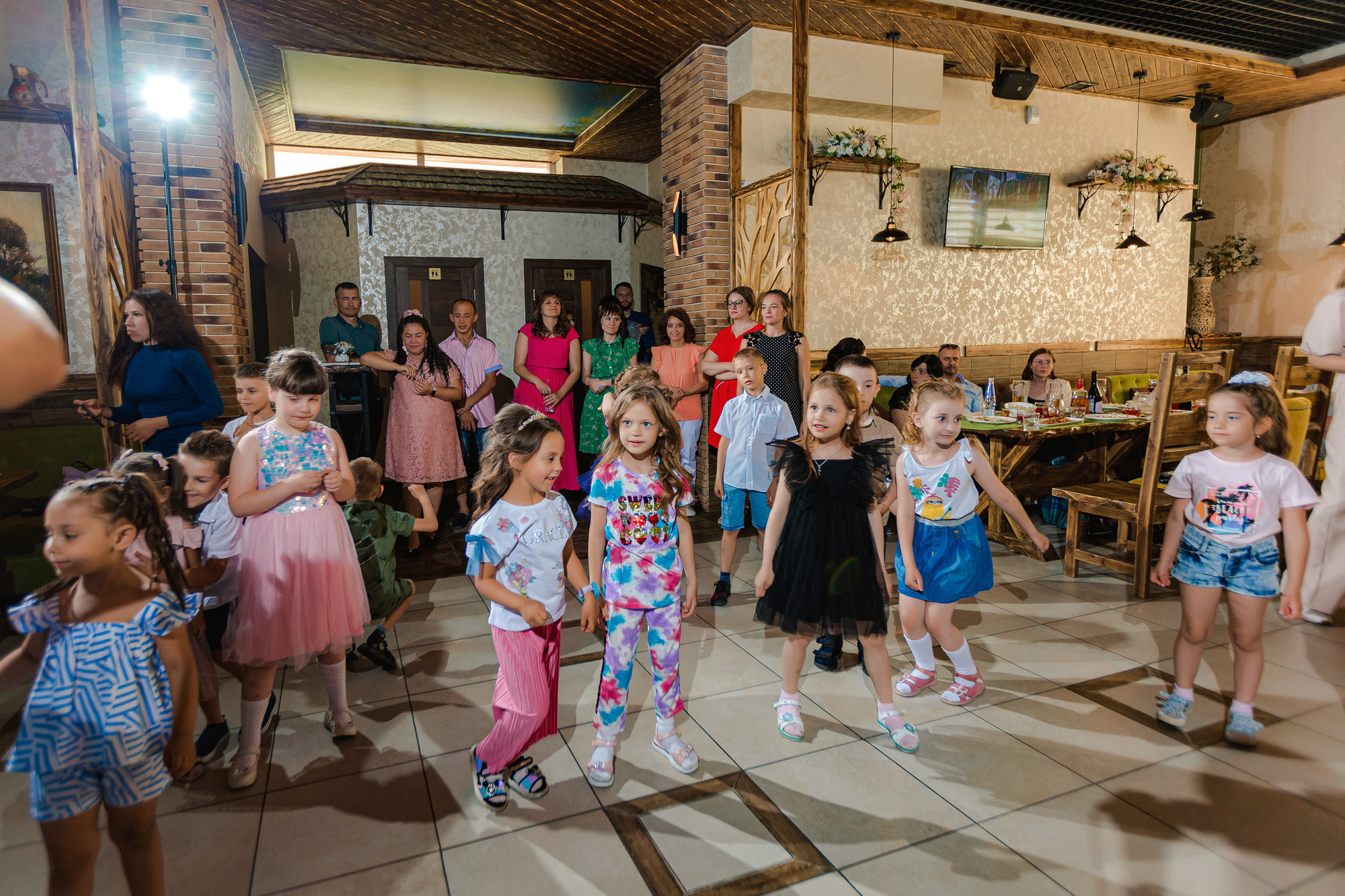 Фотограф на выпускной садик, школа, 1 сентября. Свадебный репортажный и фуд фотограф в Барнауле Гайфулин Виталий