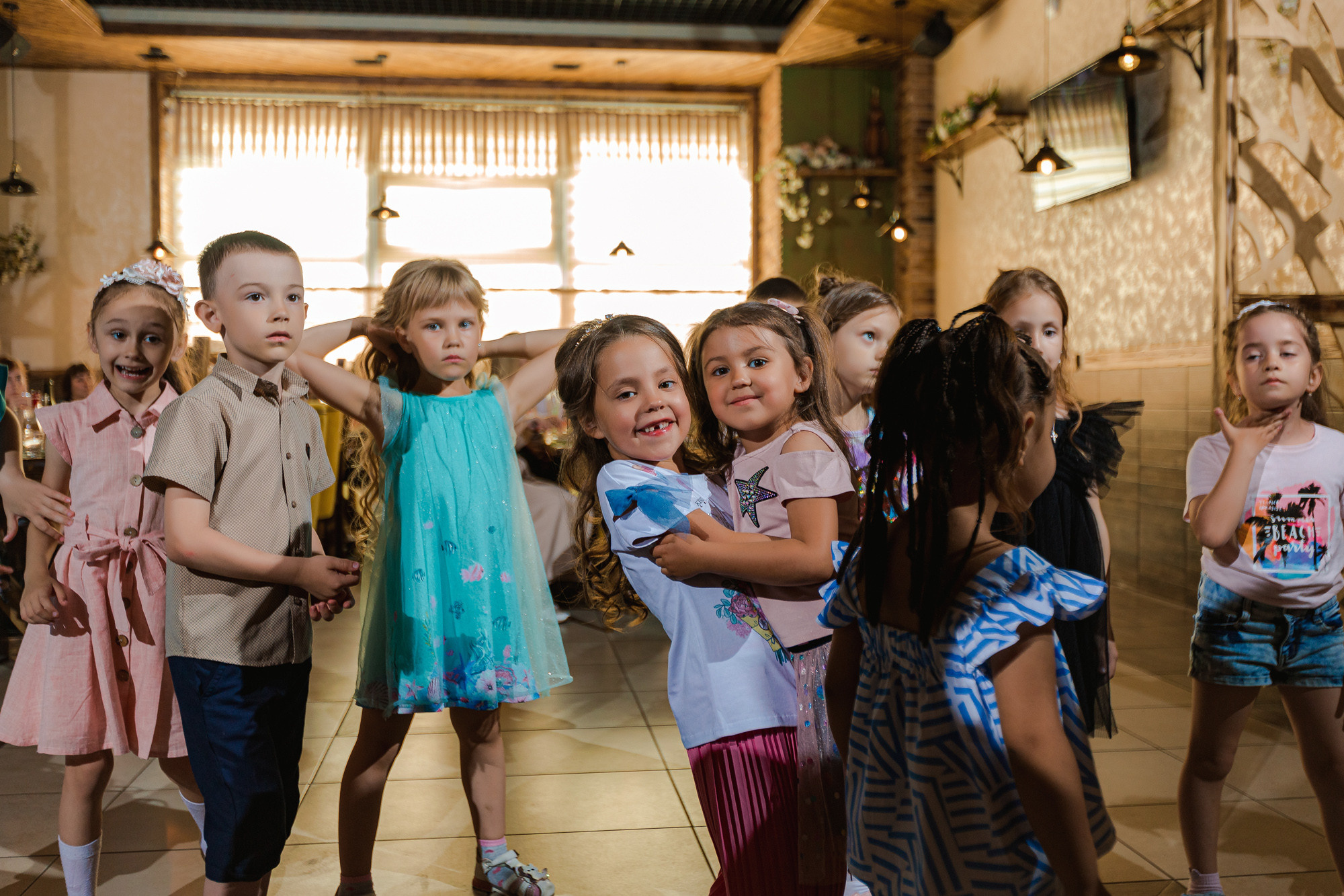 Фотограф на выпускной садик, школа, 1 сентября. Свадебный репортажный и фуд фотограф в Барнауле Гайфулин Виталий