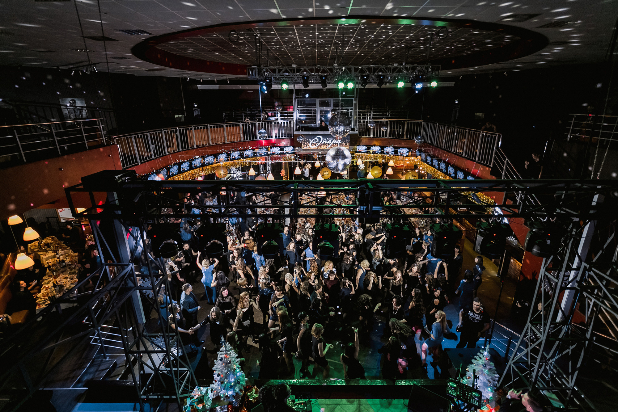 Новогодний корпоратив 300+чел СовкомБанк. Свадебный репортажный и фуд фотограф в Барнауле Гайфулин Виталий