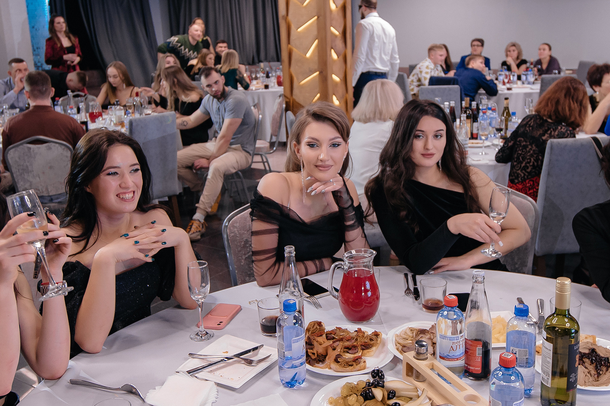 Фотограф на корпоратив. Свадебный репортажный и фуд фотограф в Барнауле Гайфулин Виталий