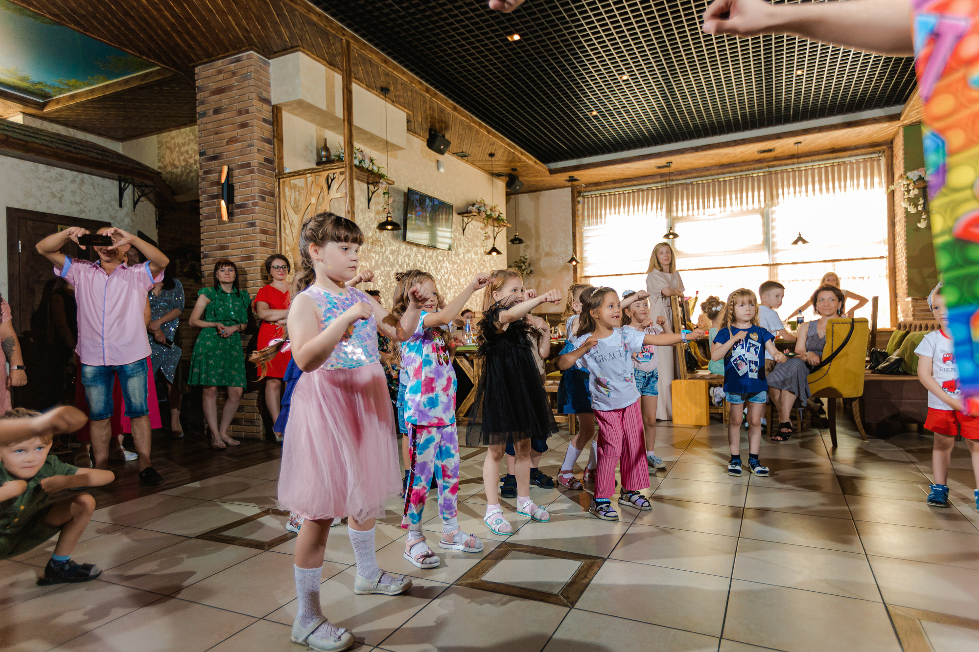 Фотограф на выпускной садик, школа, 1 сентября. Свадебный репортажный и фуд фотограф в Барнауле Гайфулин Виталий