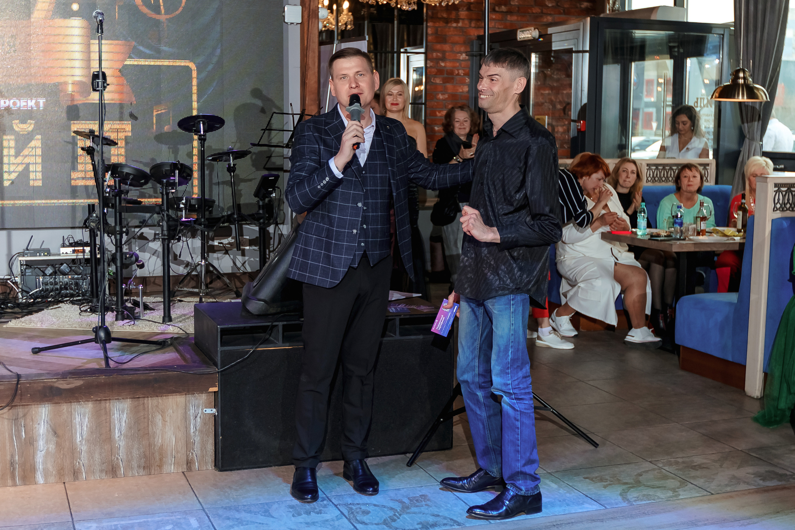 Фотограф на мероприятие. Свадебный репортажный и фуд фотограф в Барнауле Гайфулин Виталий