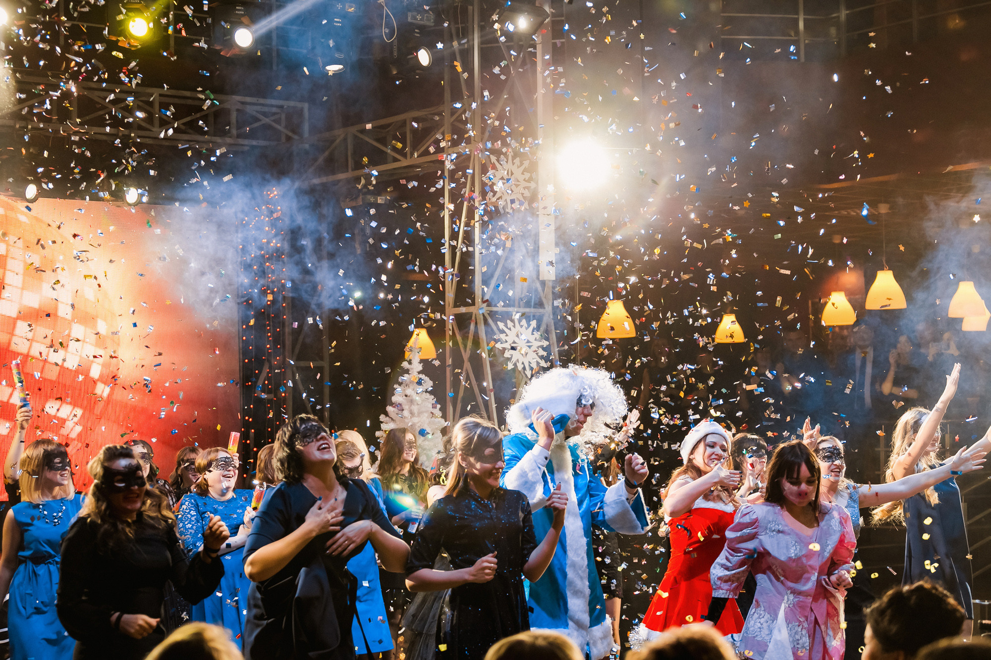 Новогодний корпоратив 300+чел СовкомБанк. Свадебный репортажный и фуд фотограф в Барнауле Гайфулин Виталий