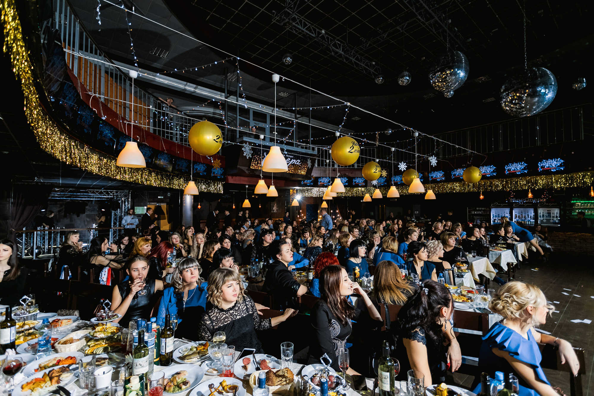 Новогодний корпоратив 300+чел СовкомБанк. Свадебный репортажный и фуд фотограф в Барнауле Гайфулин Виталий