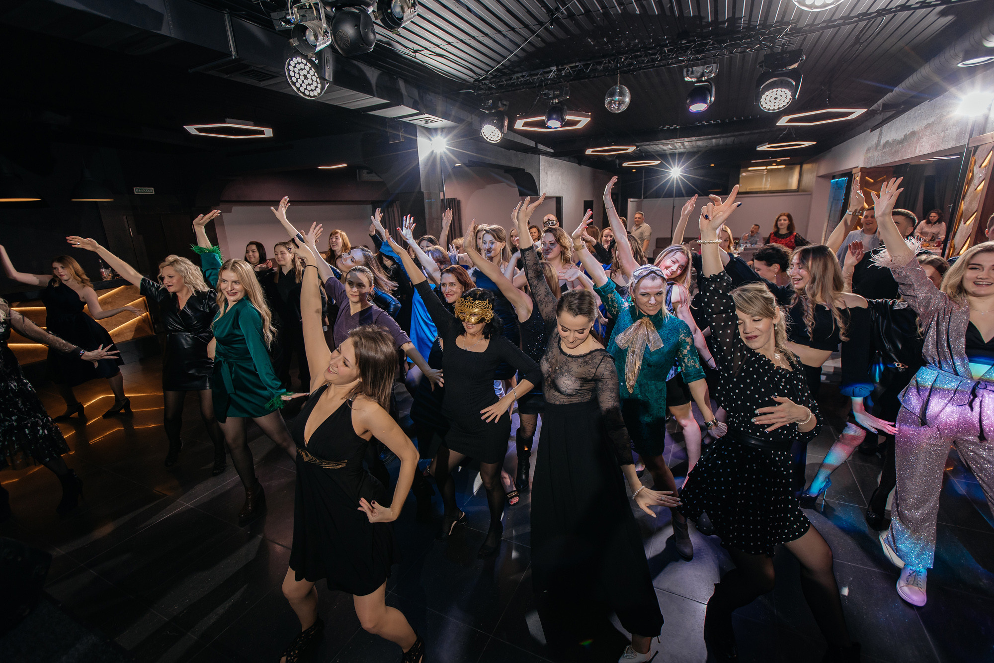 Фотограф на корпоратив. Свадебный репортажный и фуд фотограф в Барнауле Гайфулин Виталий