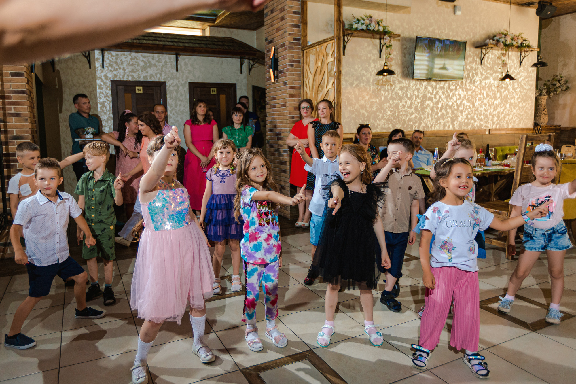 Фотограф на выпускной садик, школа, 1 сентября. Свадебный репортажный и фуд фотограф в Барнауле Гайфулин Виталий