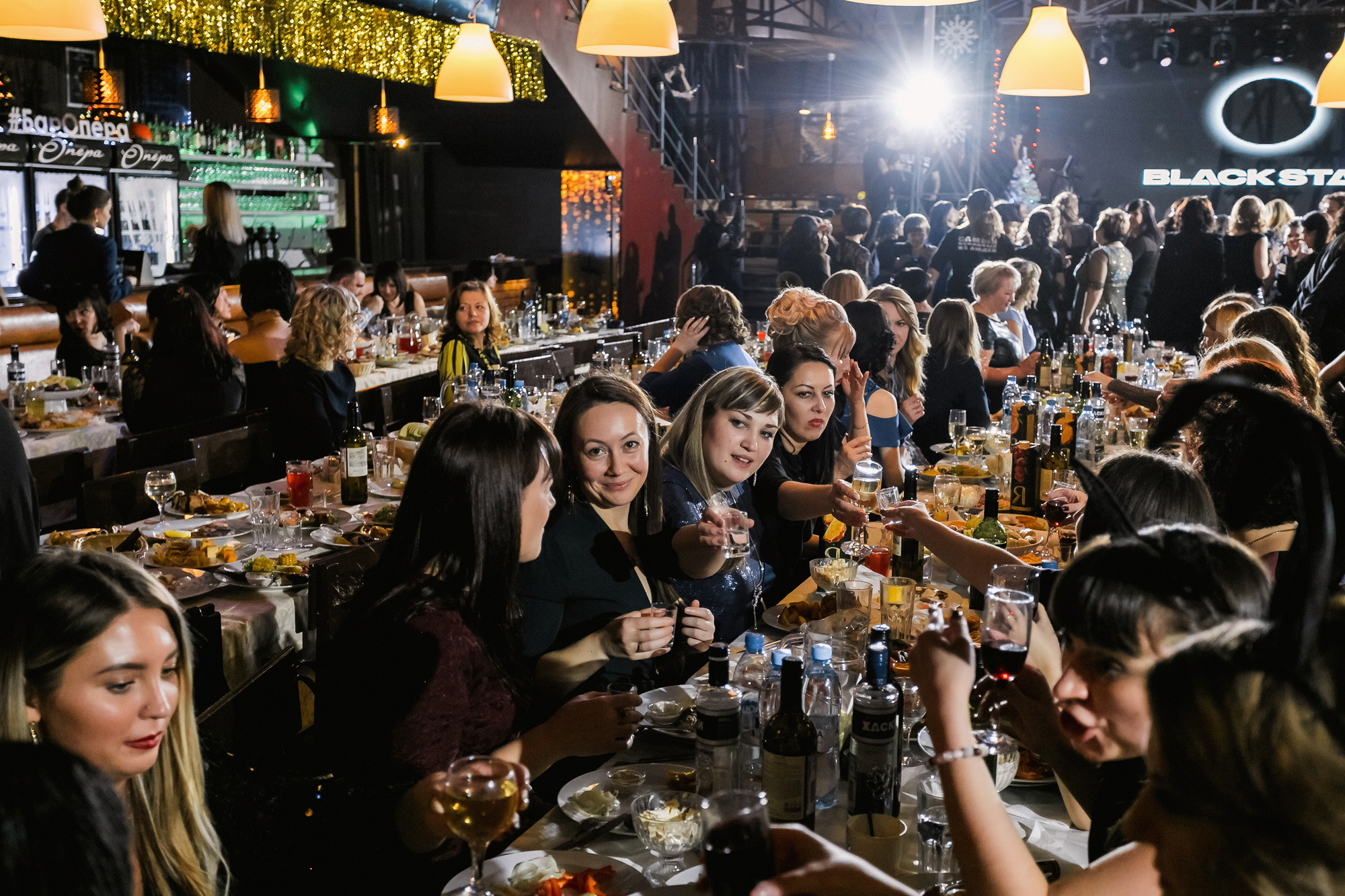 Новогодний корпоратив 300+чел СовкомБанк. Свадебный репортажный и фуд фотограф в Барнауле Гайфулин Виталий