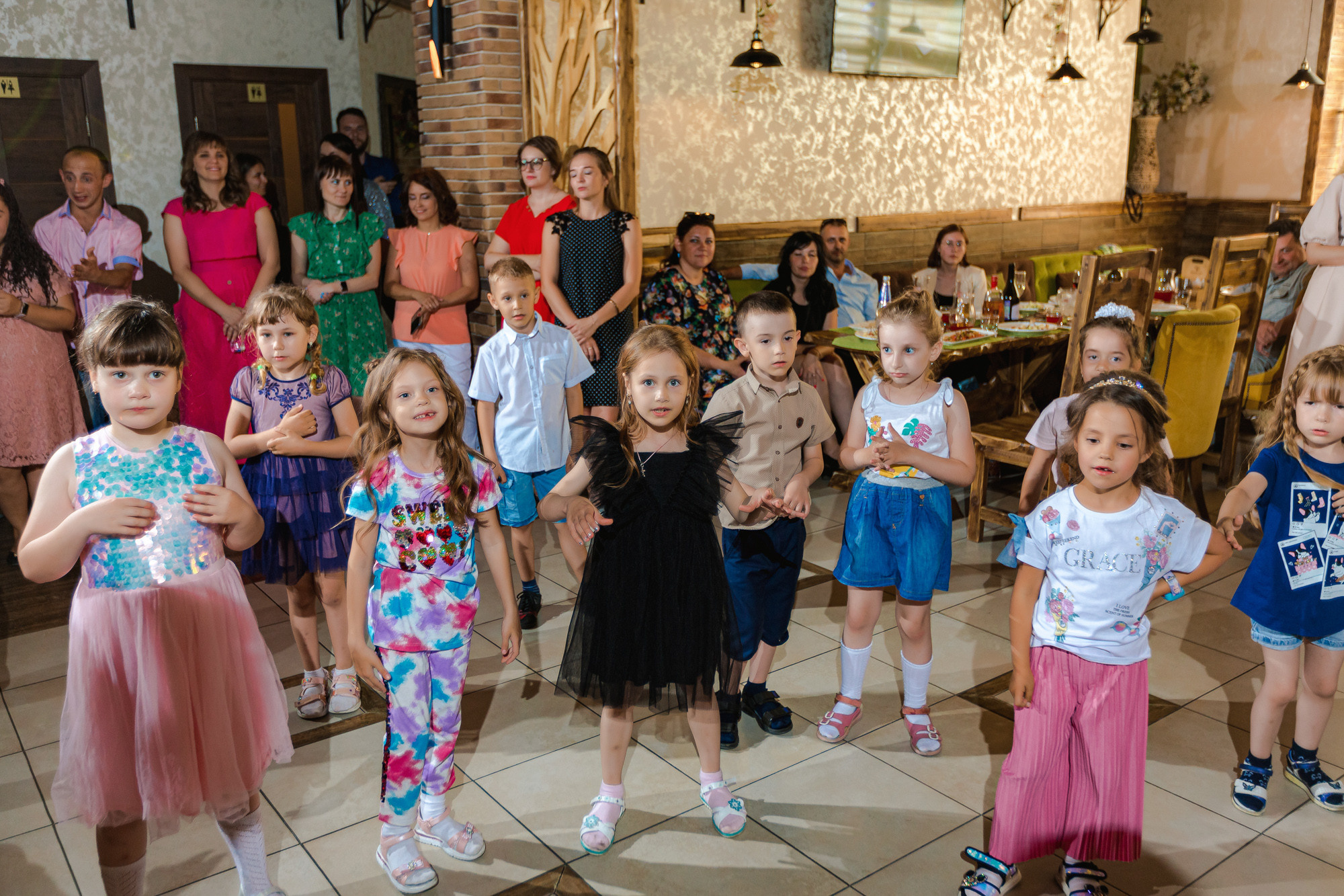 Фотограф на выпускной садик, школа, 1 сентября. Свадебный репортажный и фуд фотограф в Барнауле Гайфулин Виталий