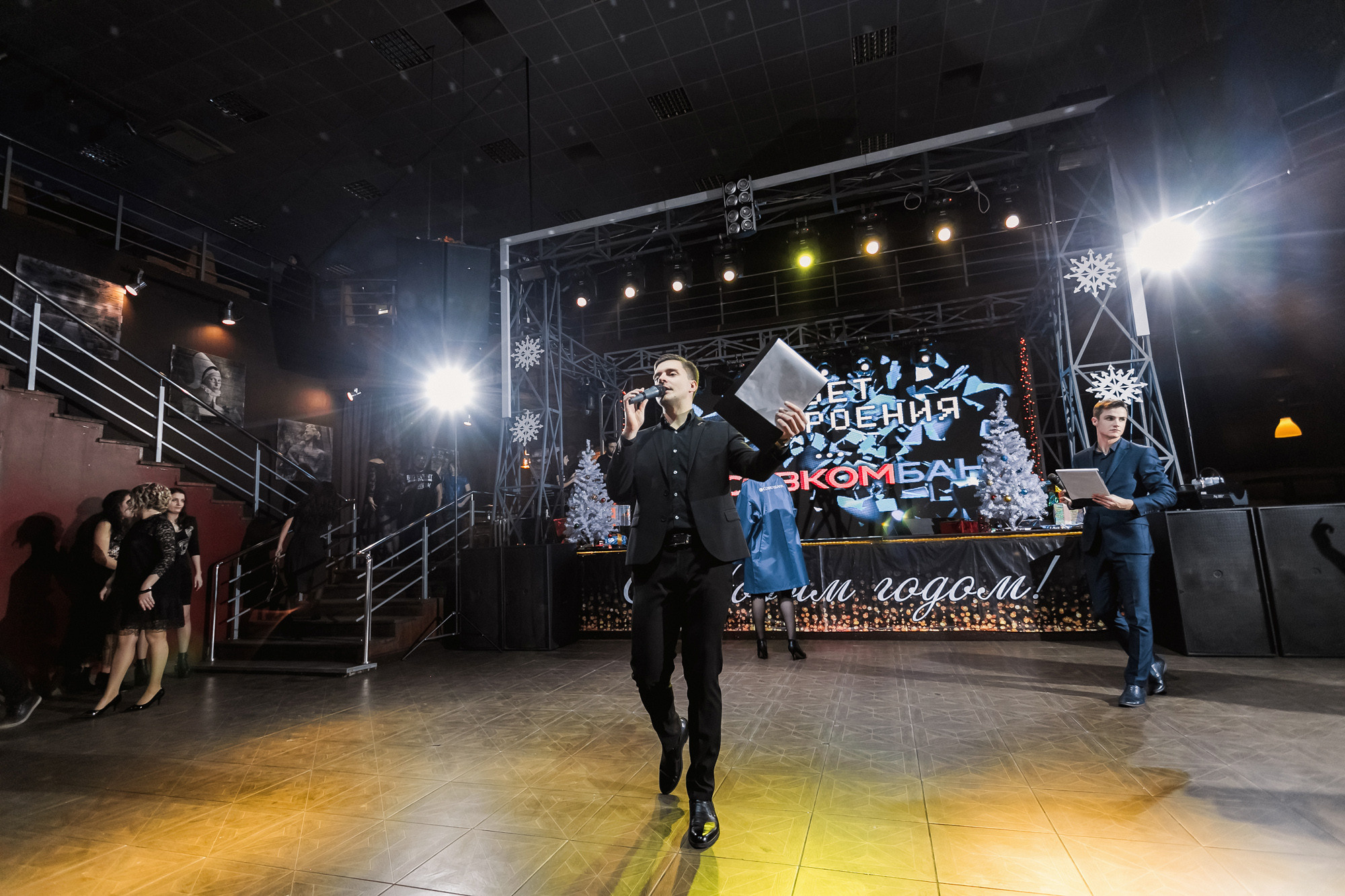 Новогодний корпоратив 300+чел СовкомБанк. Свадебный репортажный и фуд фотограф в Барнауле Гайфулин Виталий