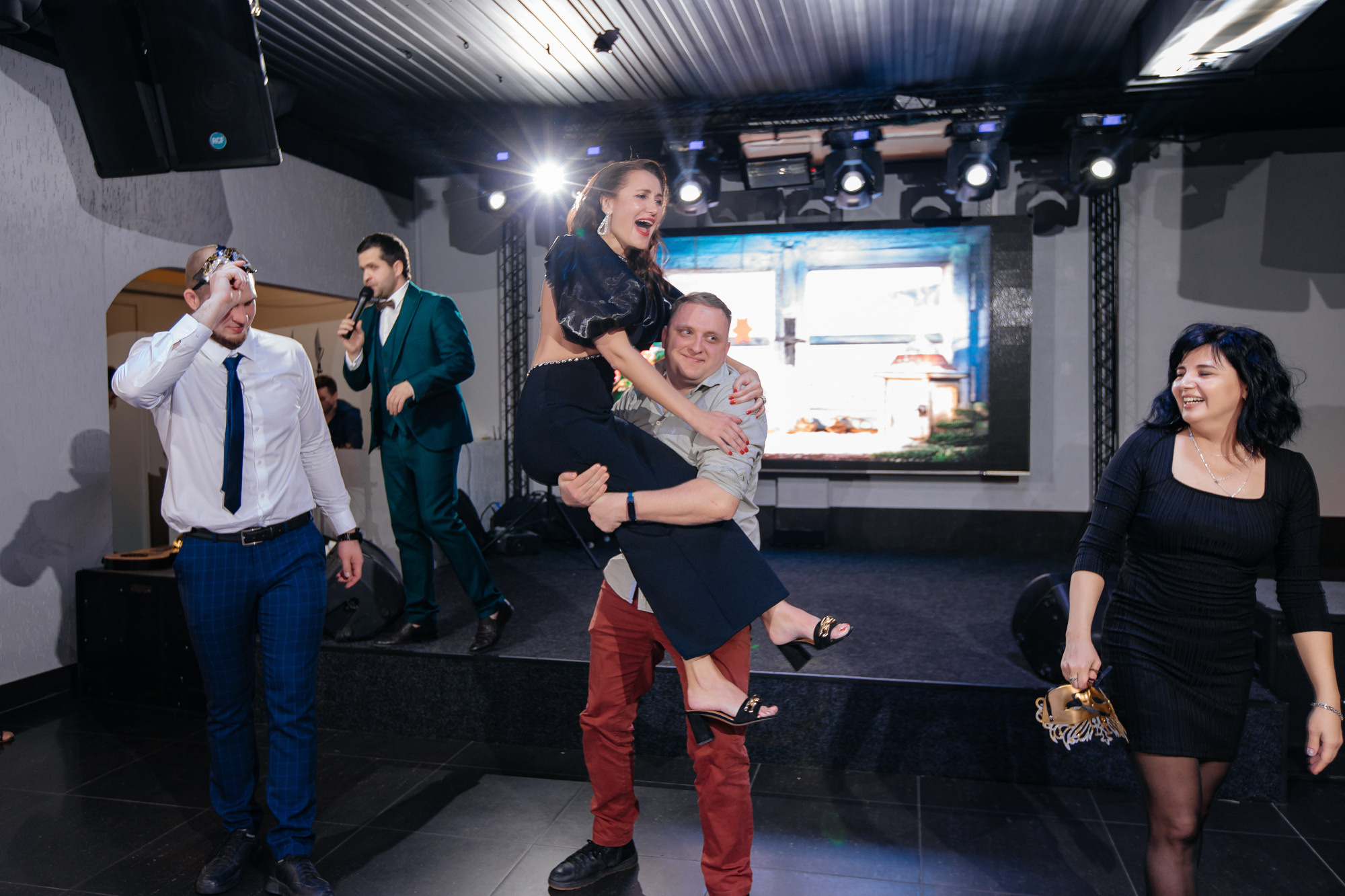 Фотограф на корпоратив. Свадебный репортажный и фуд фотограф в Барнауле Гайфулин Виталий