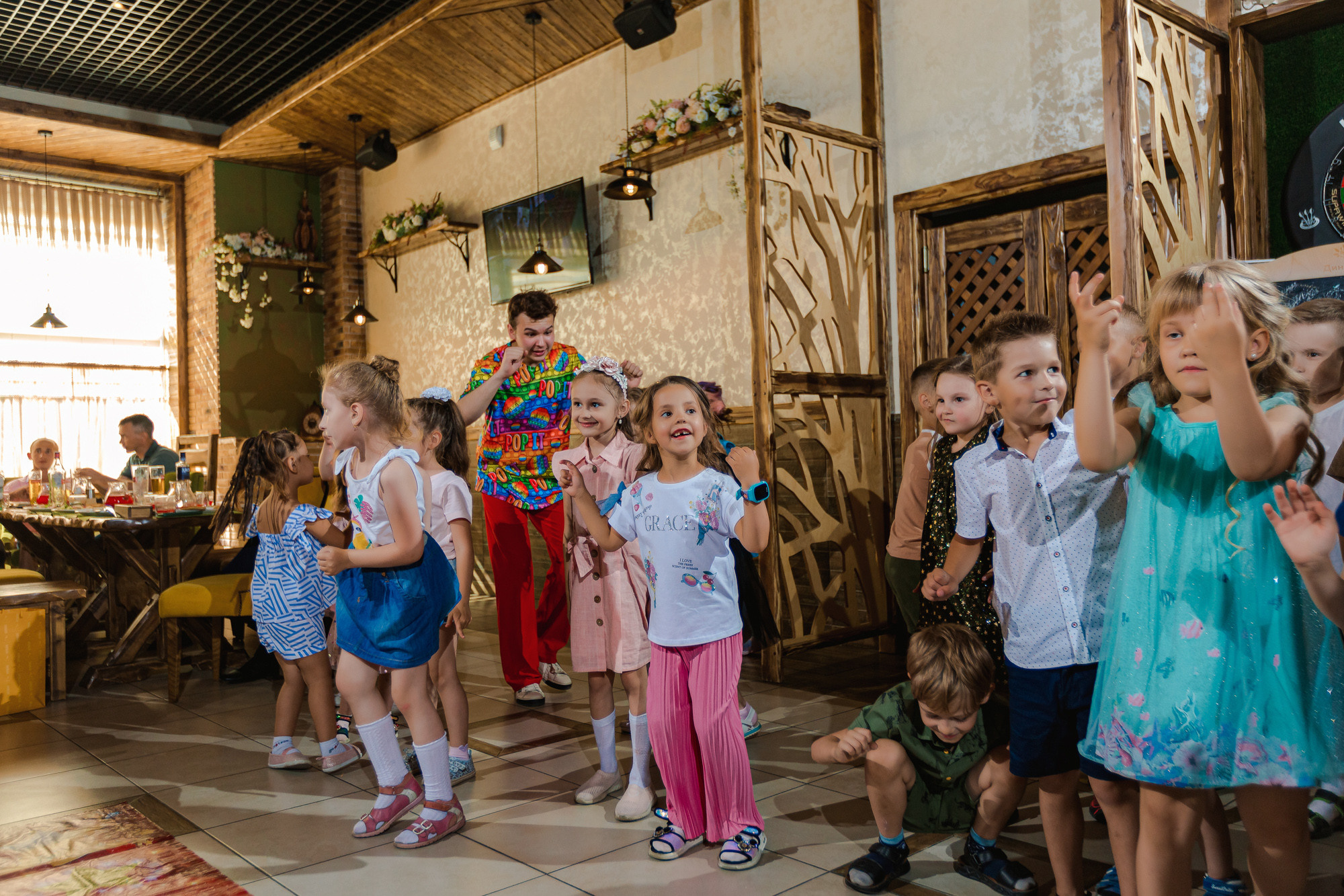 Фотограф на выпускной садик, школа, 1 сентября. Свадебный репортажный и фуд фотограф в Барнауле Гайфулин Виталий