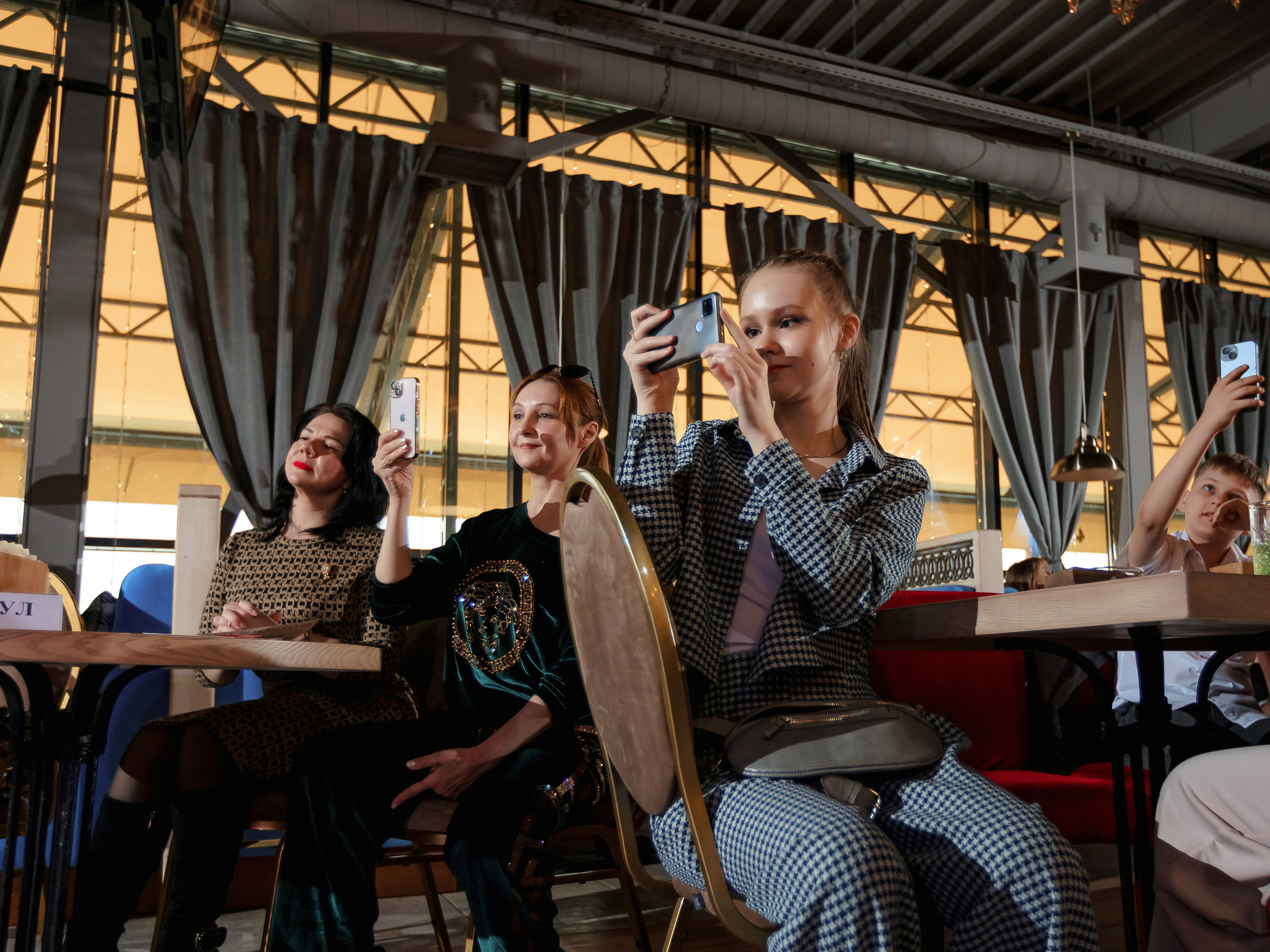 Фотограф на мероприятие. Свадебный репортажный и фуд фотограф в Барнауле Гайфулин Виталий