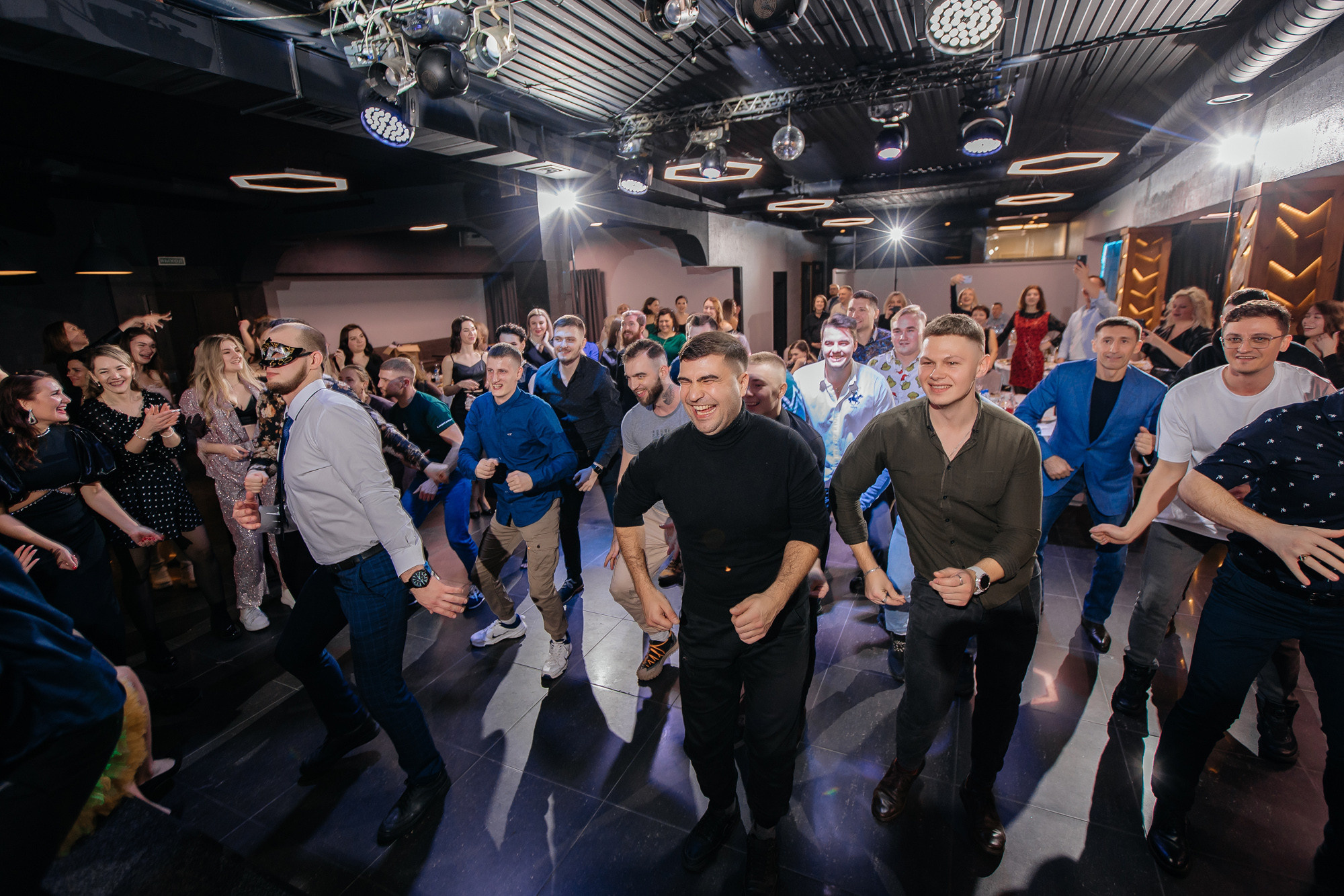 Фотограф на корпоратив. Свадебный репортажный и фуд фотограф в Барнауле Гайфулин Виталий