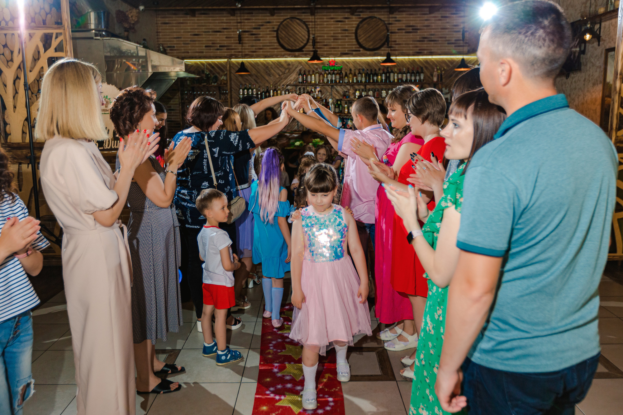 Фотограф на выпускной садик, школа, 1 сентября. Свадебный репортажный и фуд фотограф в Барнауле Гайфулин Виталий