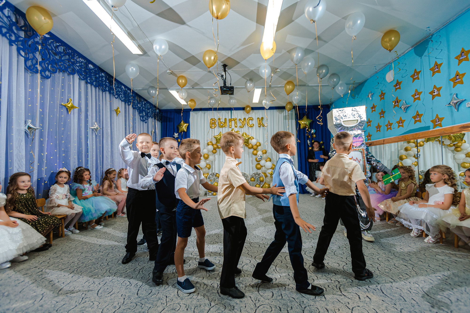 Фотограф на выпускной садик, школа, 1 сентября. Свадебный репортажный и фуд фотограф в Барнауле Гайфулин Виталий
