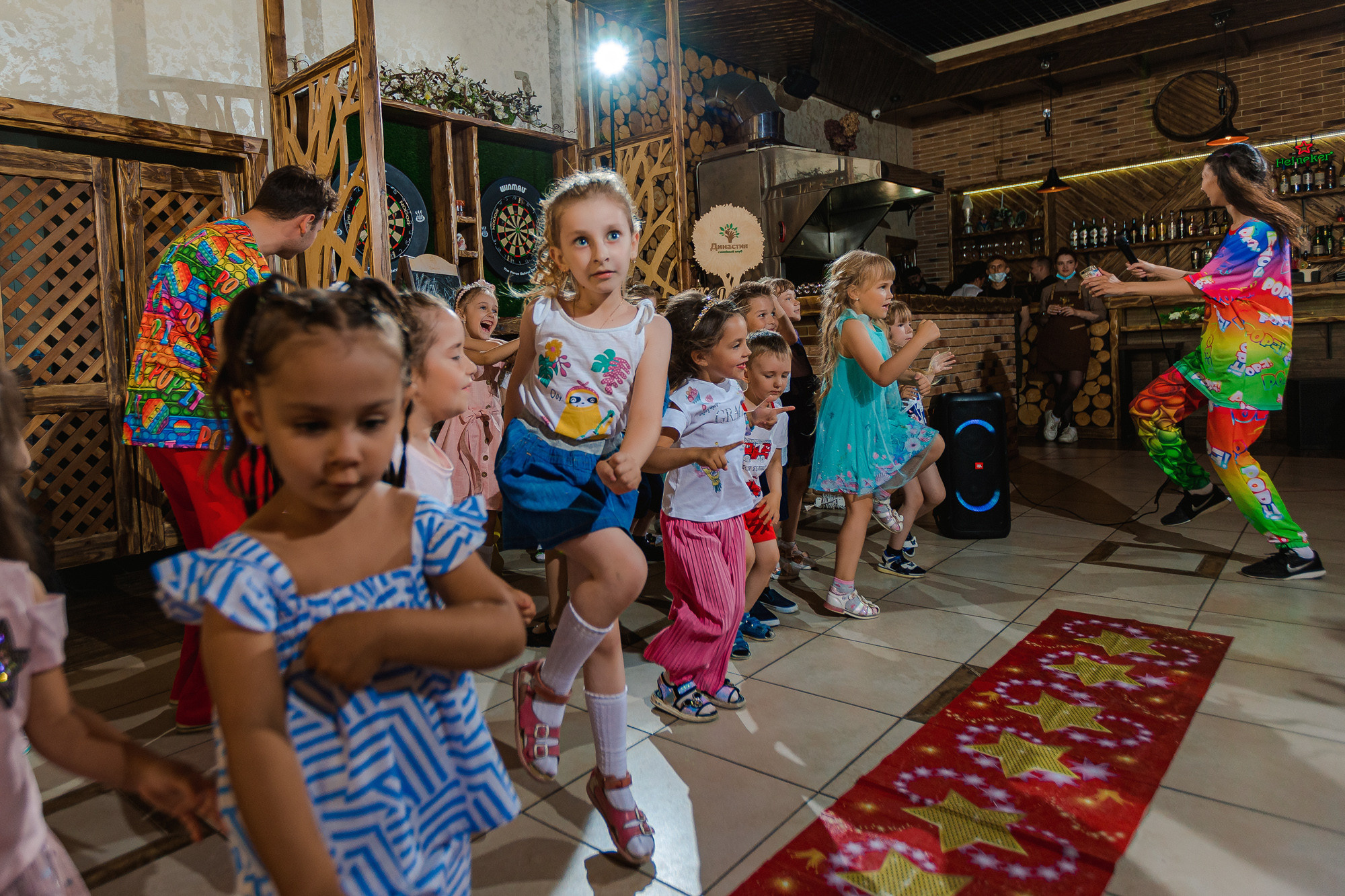 Фотограф на выпускной садик, школа, 1 сентября. Свадебный репортажный и фуд фотограф в Барнауле Гайфулин Виталий