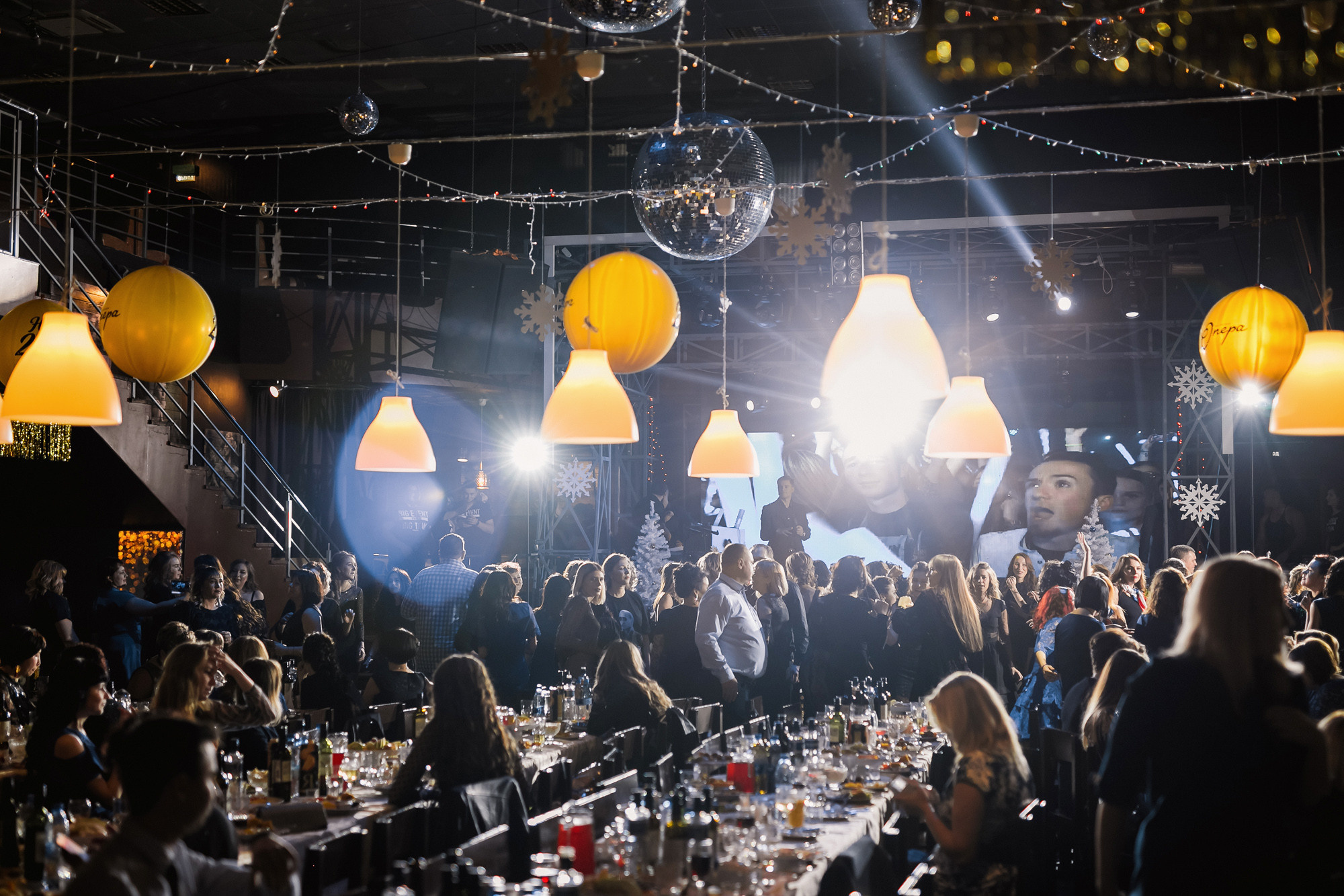 Новогодний корпоратив 300+чел СовкомБанк. Свадебный репортажный и фуд фотограф в Барнауле Гайфулин Виталий