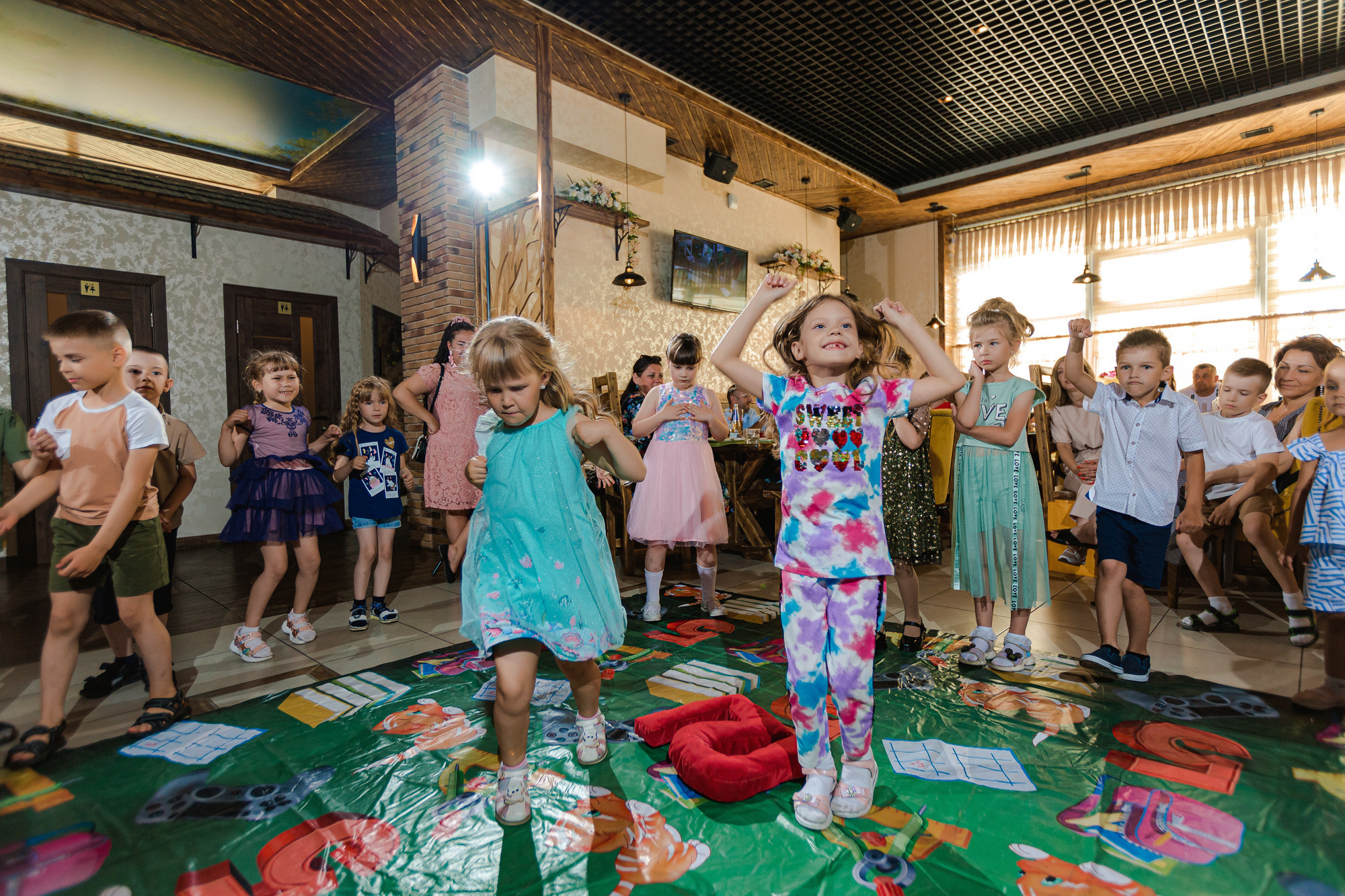 Фотограф на выпускной садик, школа, 1 сентября. Свадебный репортажный и фуд фотограф в Барнауле Гайфулин Виталий