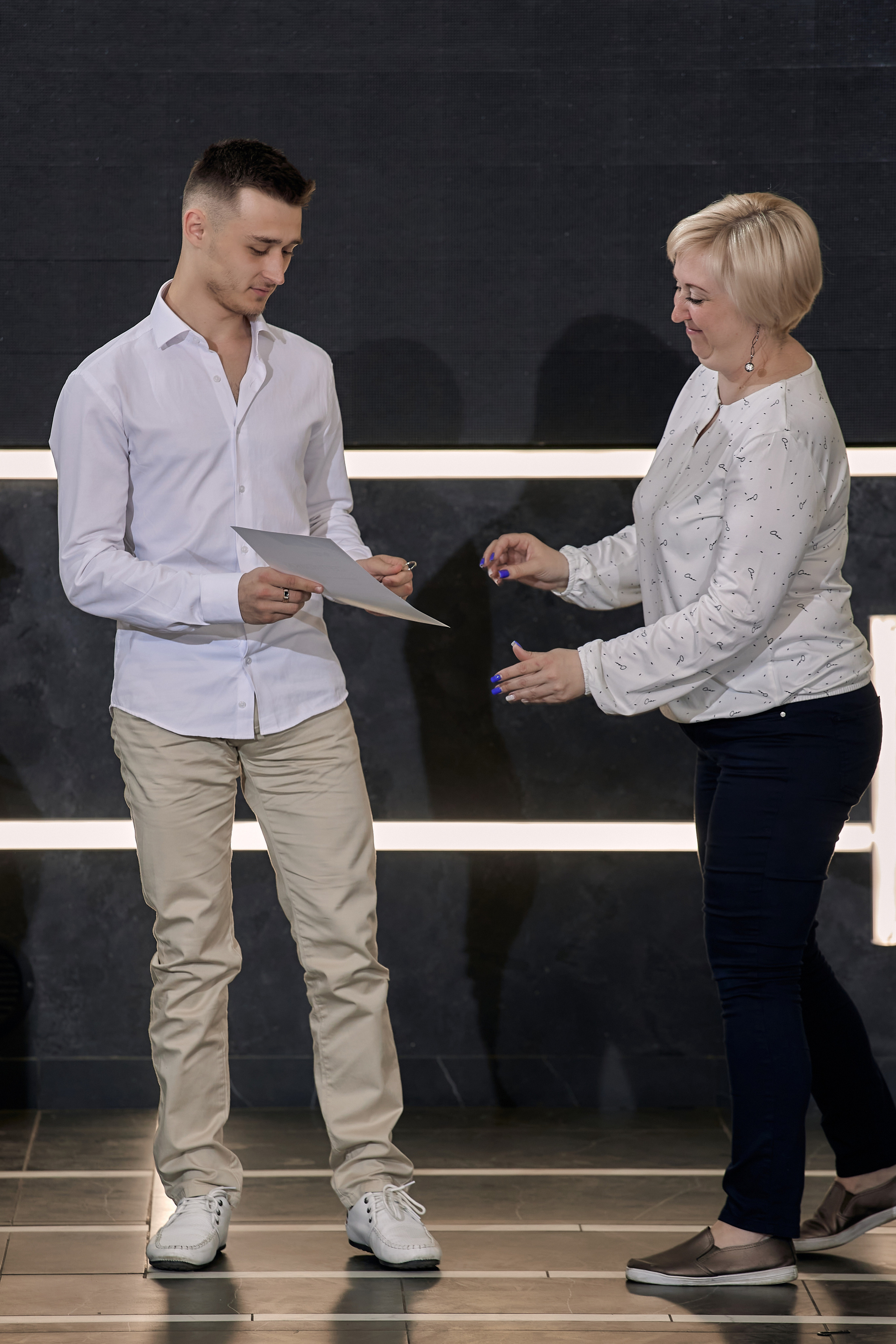 Фотограф на выпускной. Свадебный репортажный и фуд фотограф в Барнауле Гайфулин Виталий