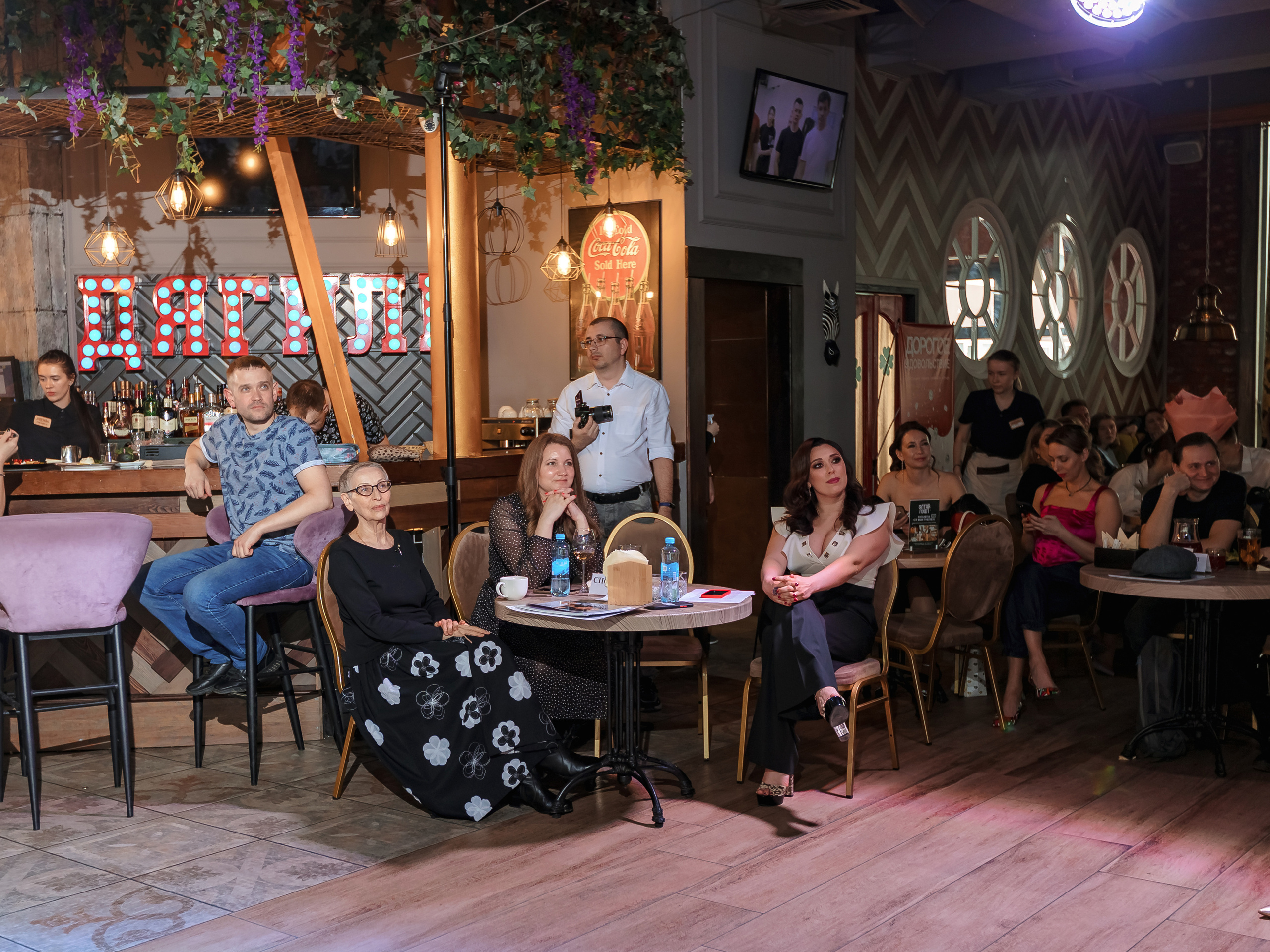 Фотограф на мероприятие. Свадебный репортажный и фуд фотограф в Барнауле Гайфулин Виталий