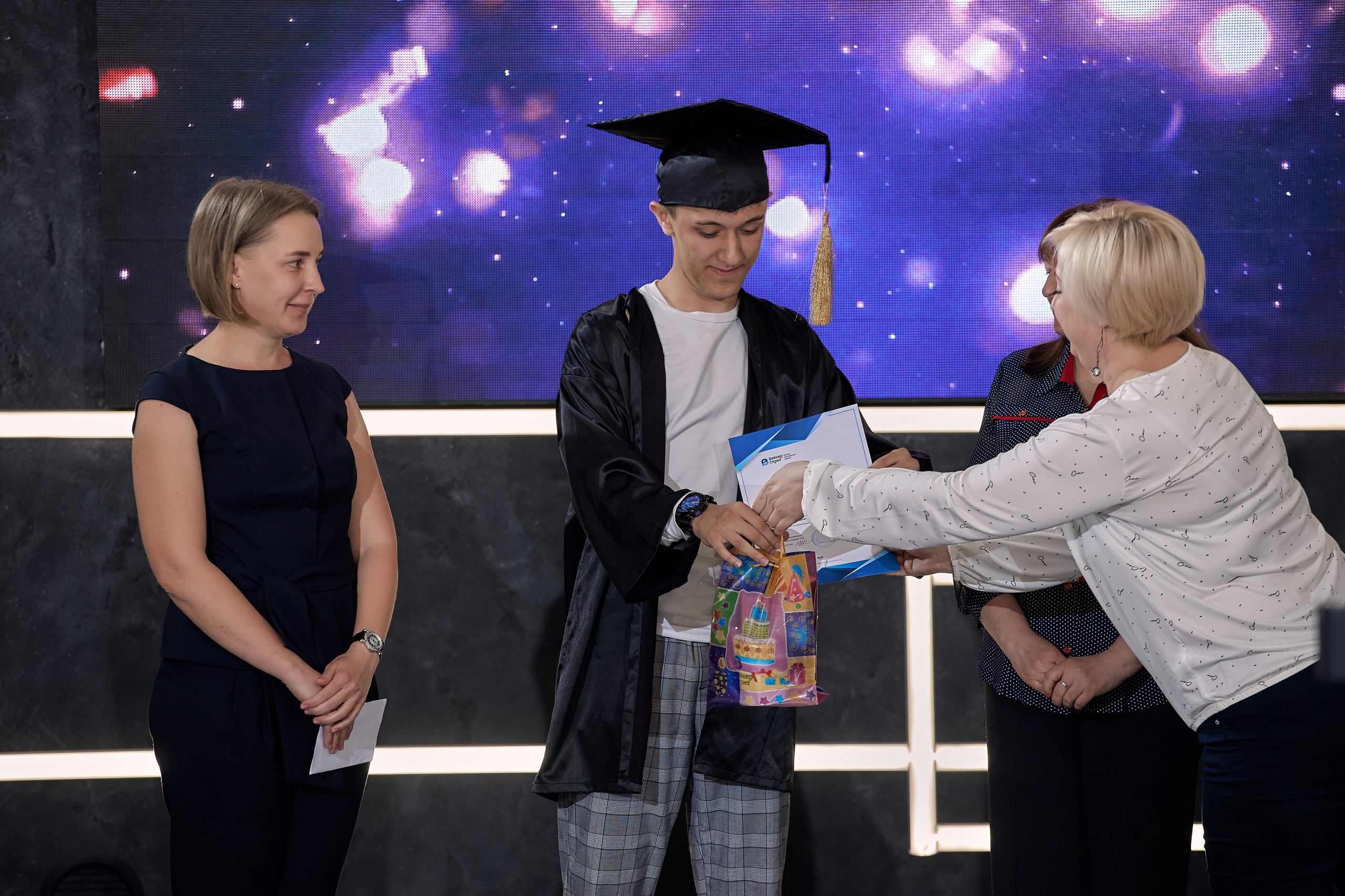 Фотограф на выпускной. Свадебный репортажный и фуд фотограф в Барнауле Гайфулин Виталий