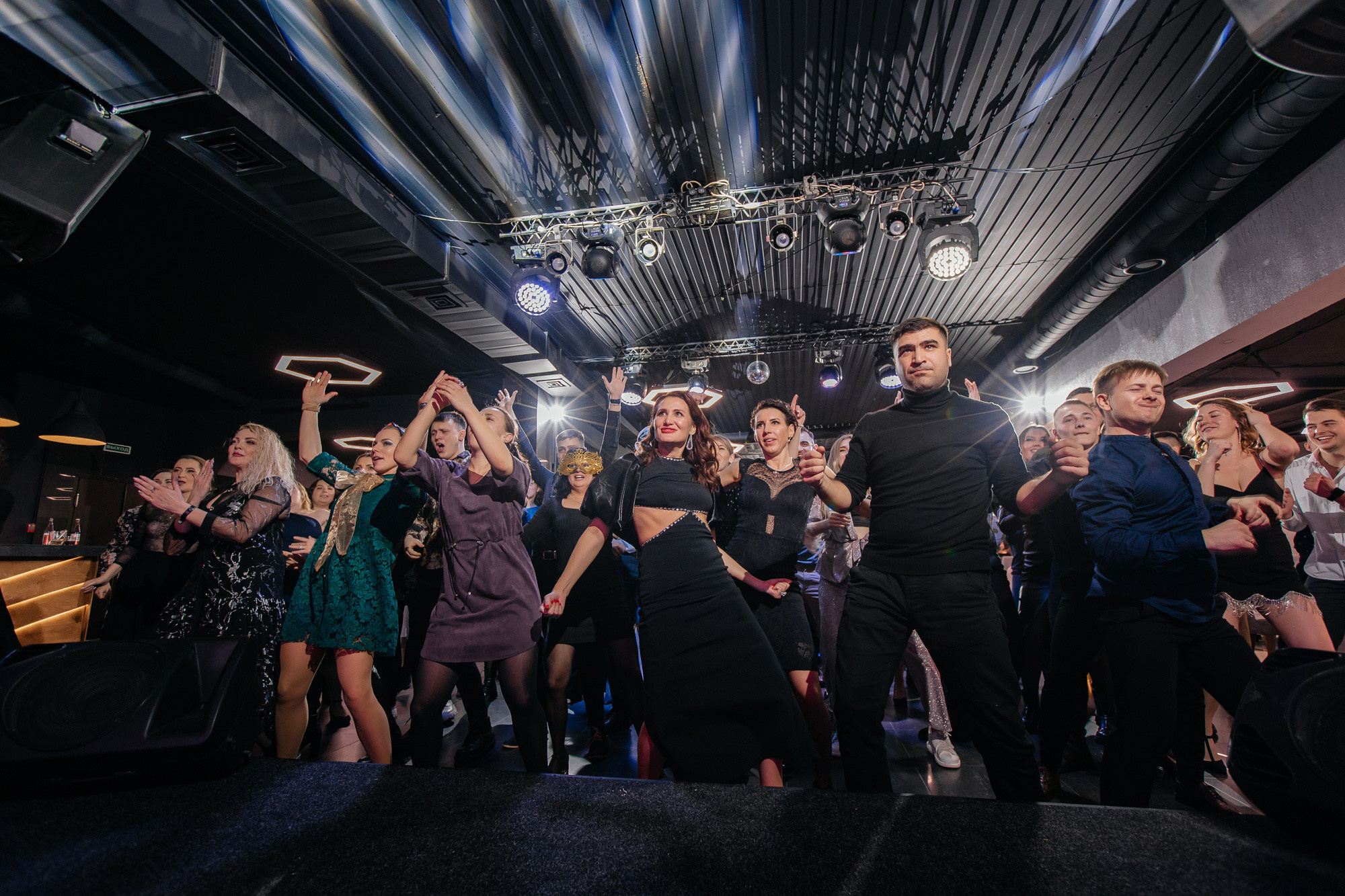 Фотограф на корпоратив. Свадебный репортажный и фуд фотограф в Барнауле Гайфулин Виталий