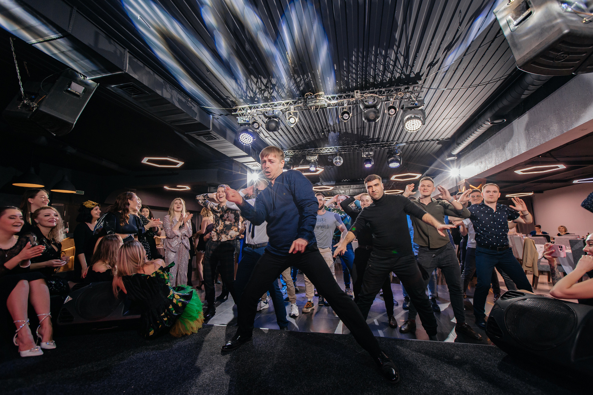 Фотограф на корпоратив. Свадебный репортажный и фуд фотограф в Барнауле Гайфулин Виталий