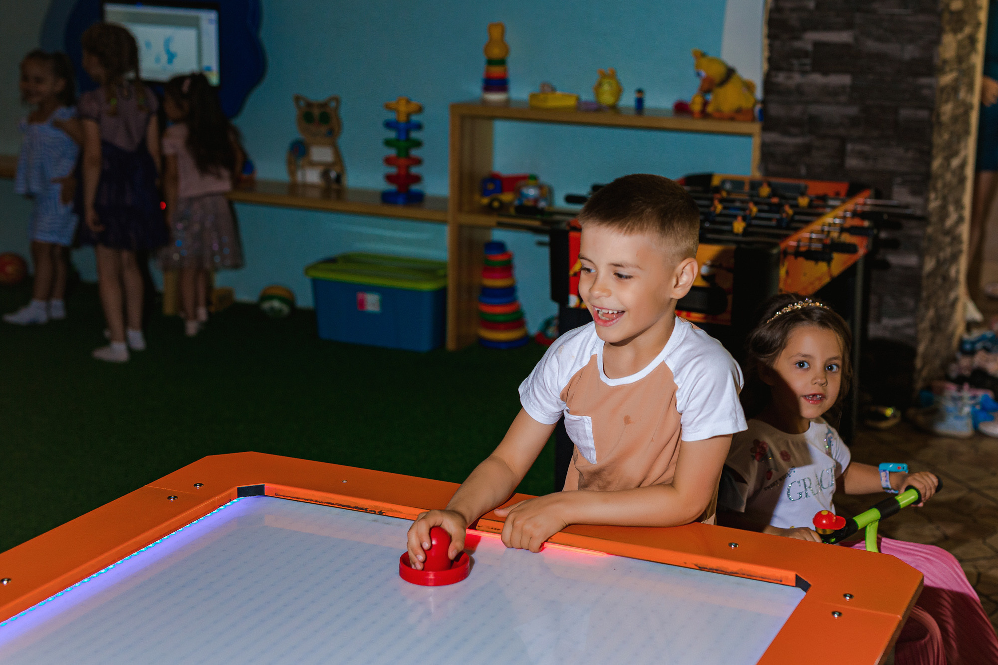 Фотограф на выпускной садик, школа, 1 сентября. Свадебный репортажный и фуд фотограф в Барнауле Гайфулин Виталий