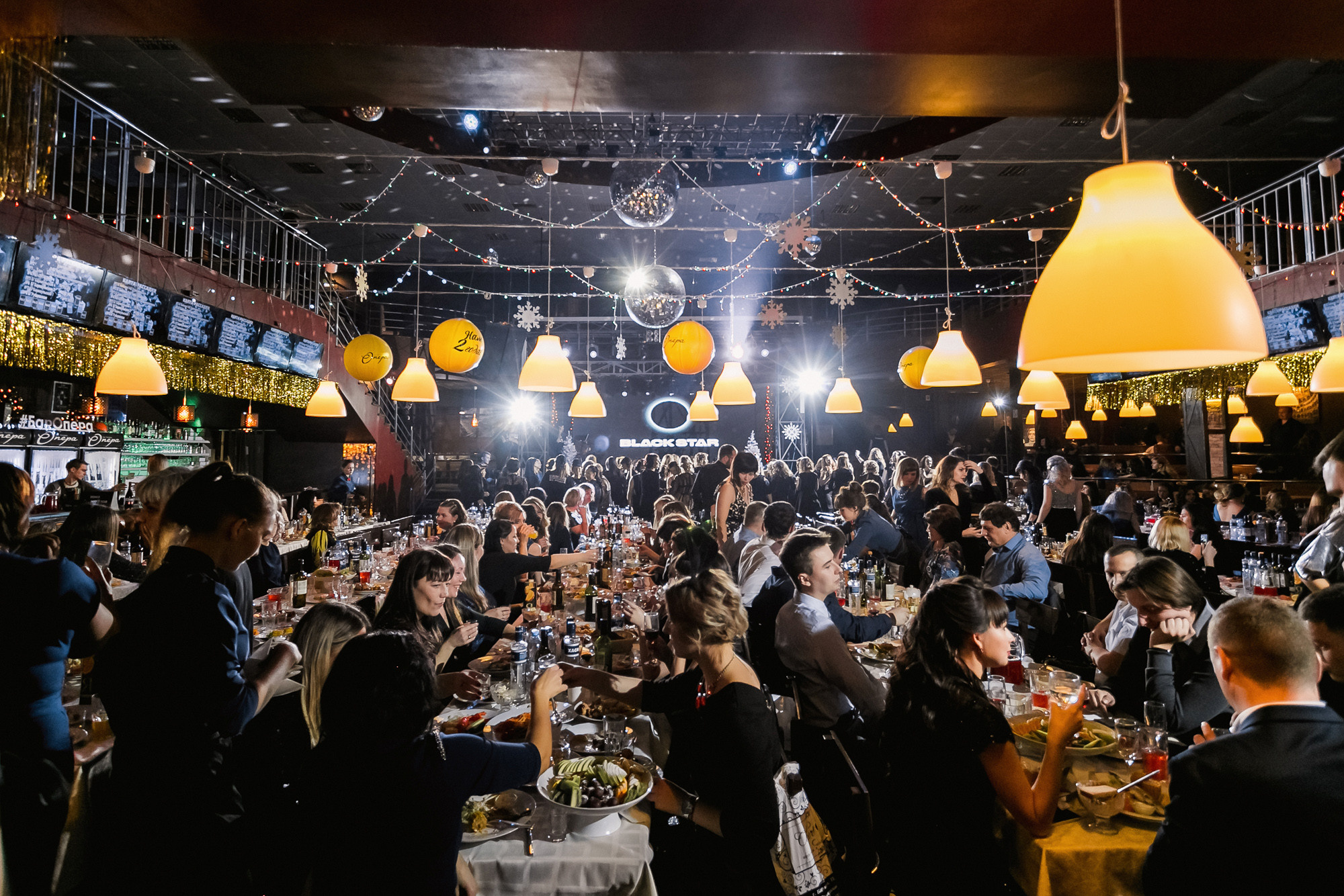 Новогодний корпоратив 300+чел СовкомБанк. Свадебный репортажный и фуд фотограф в Барнауле Гайфулин Виталий