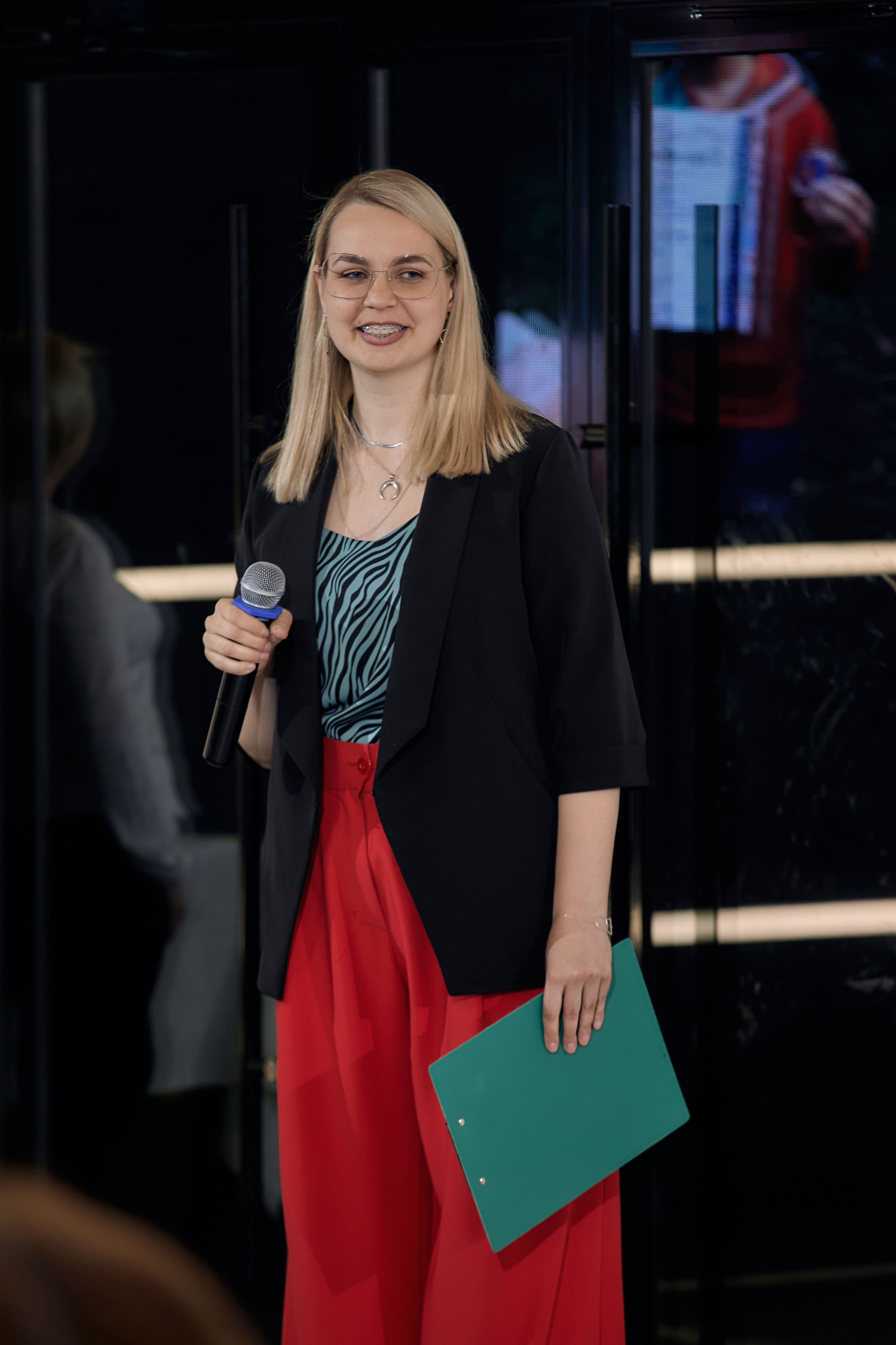 Фотограф на выпускной. Свадебный репортажный и фуд фотограф в Барнауле Гайфулин Виталий