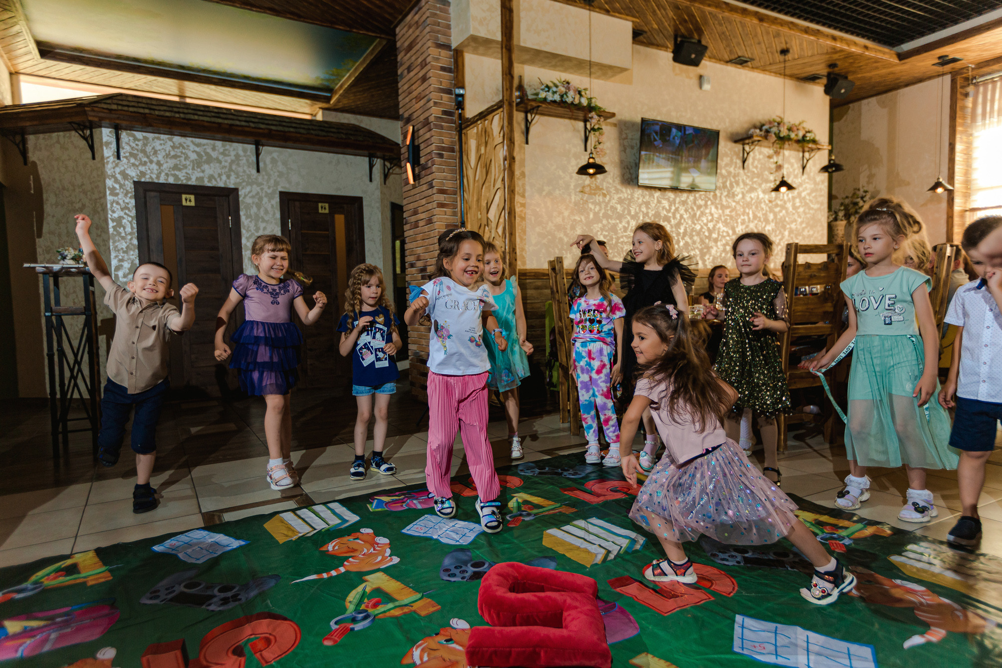 Фотограф на выпускной садик, школа, 1 сентября. Свадебный репортажный и фуд фотограф в Барнауле Гайфулин Виталий