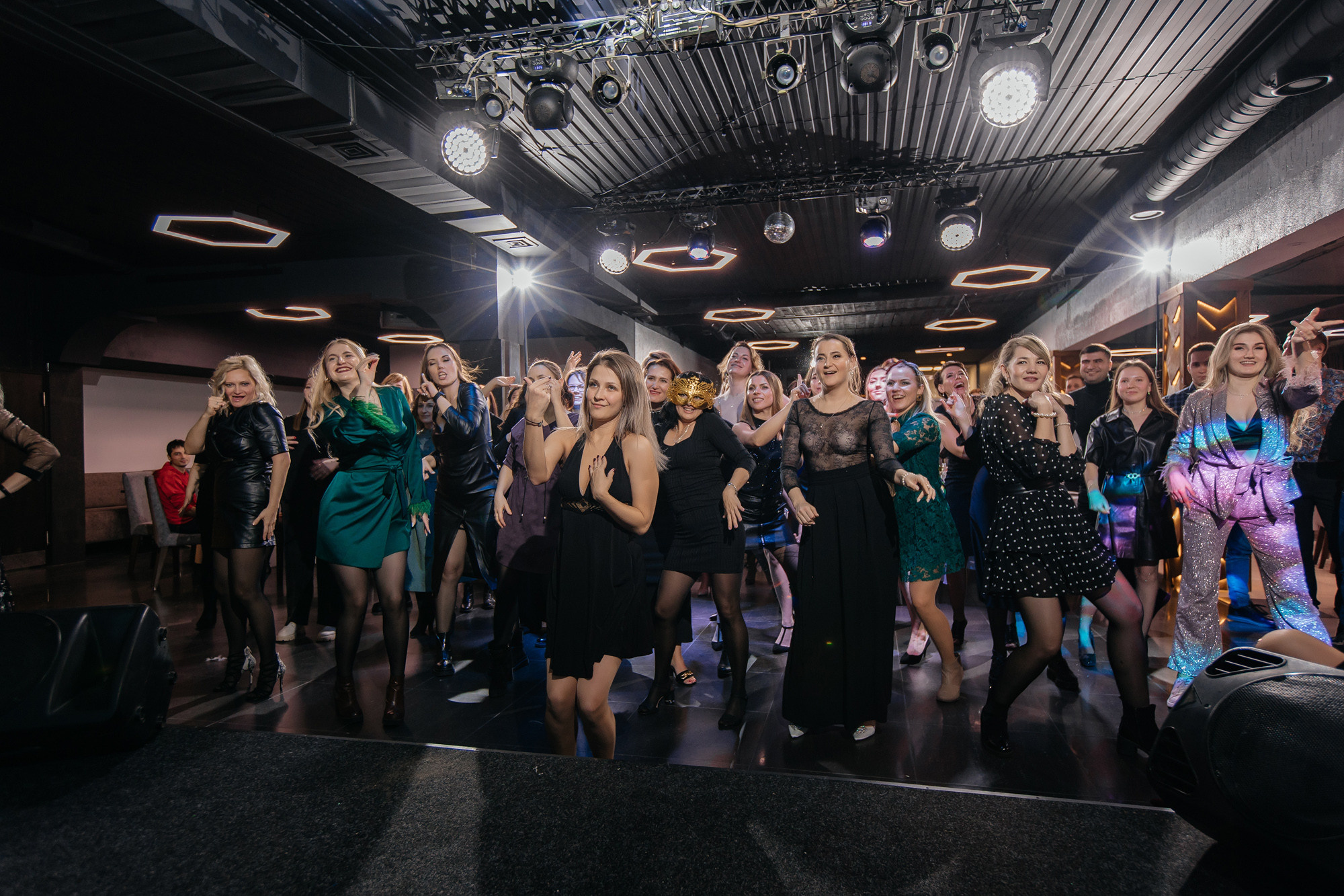 Фотограф на корпоратив. Свадебный репортажный и фуд фотограф в Барнауле Гайфулин Виталий