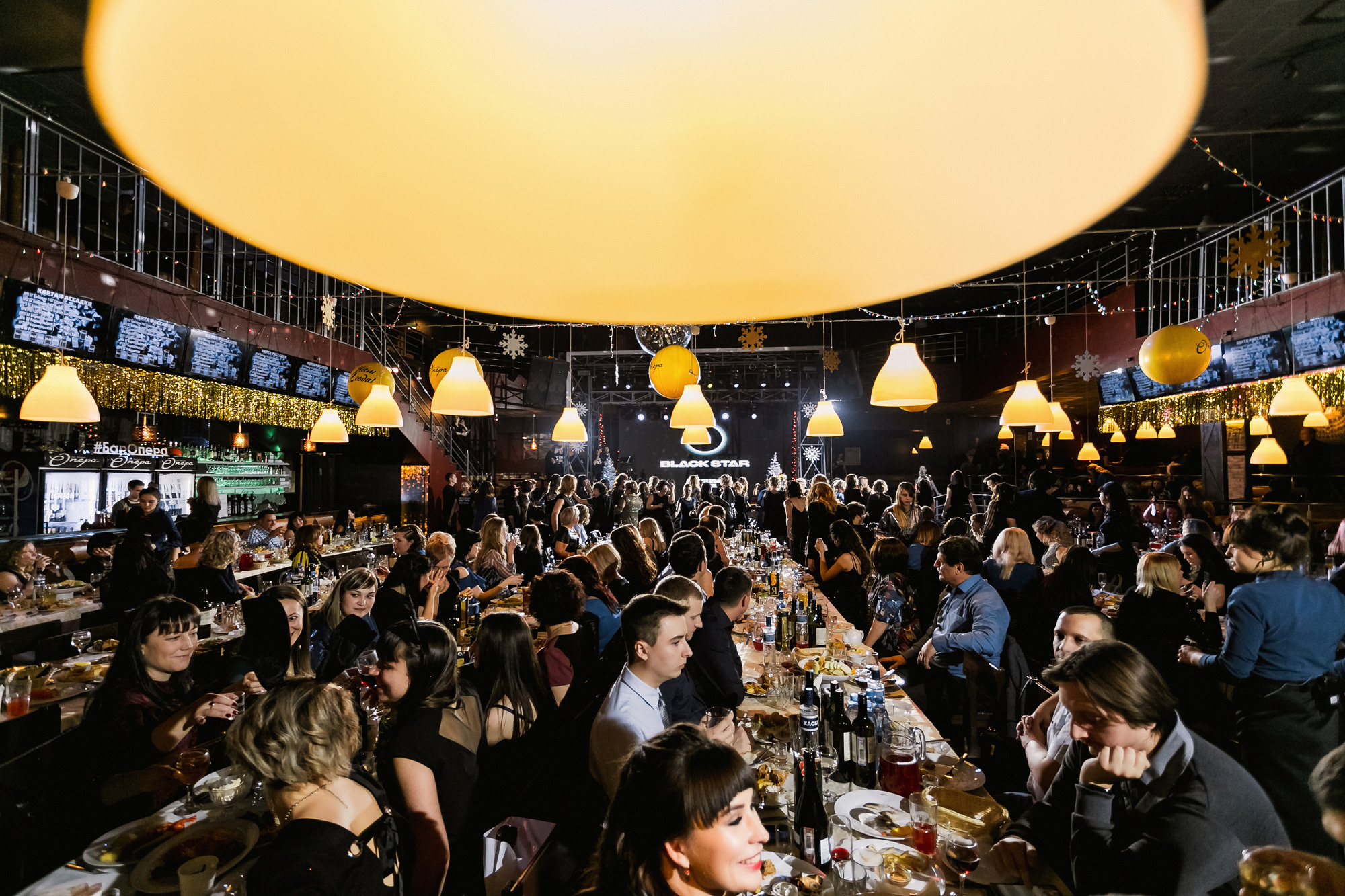 Новогодний корпоратив 300+чел СовкомБанк. Свадебный репортажный и фуд фотограф в Барнауле Гайфулин Виталий