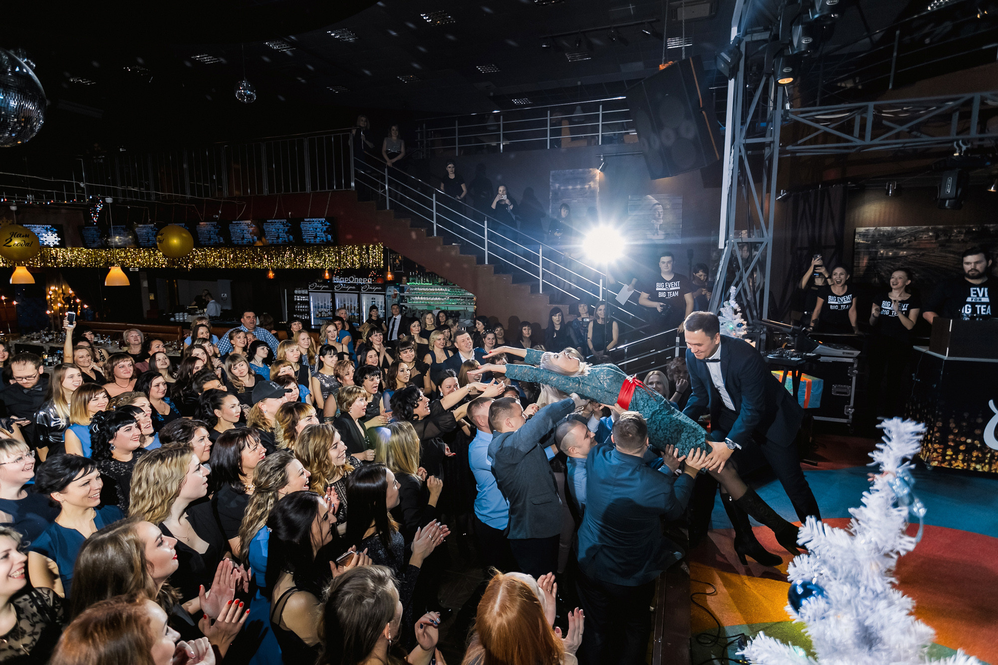 Новогодний корпоратив 300+чел СовкомБанк. Свадебный репортажный и фуд фотограф в Барнауле Гайфулин Виталий