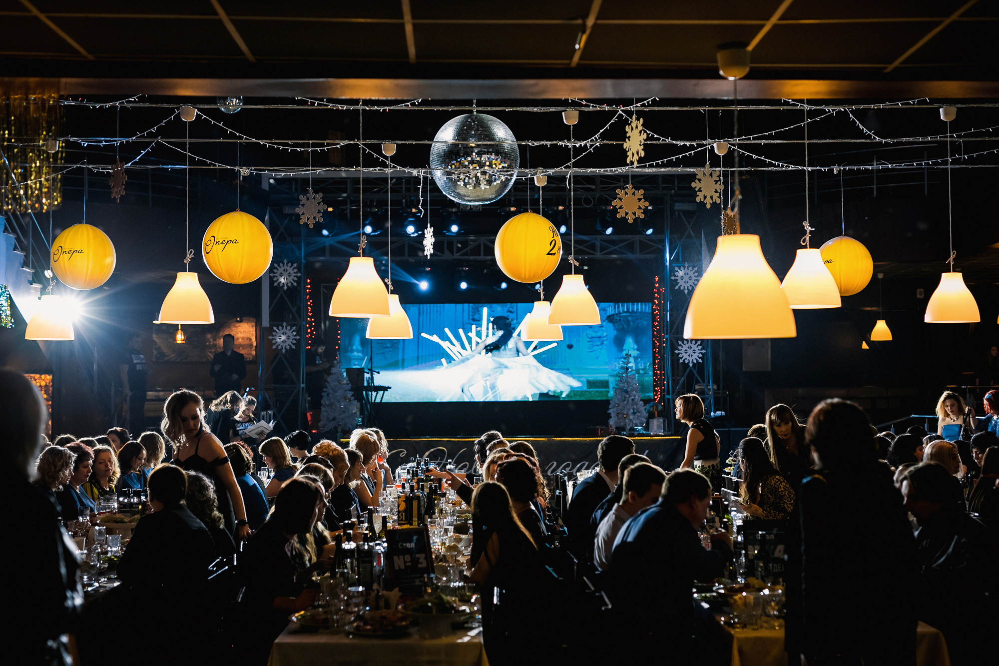 Новогодний корпоратив 300+чел СовкомБанк. Свадебный репортажный и фуд фотограф в Барнауле Гайфулин Виталий
