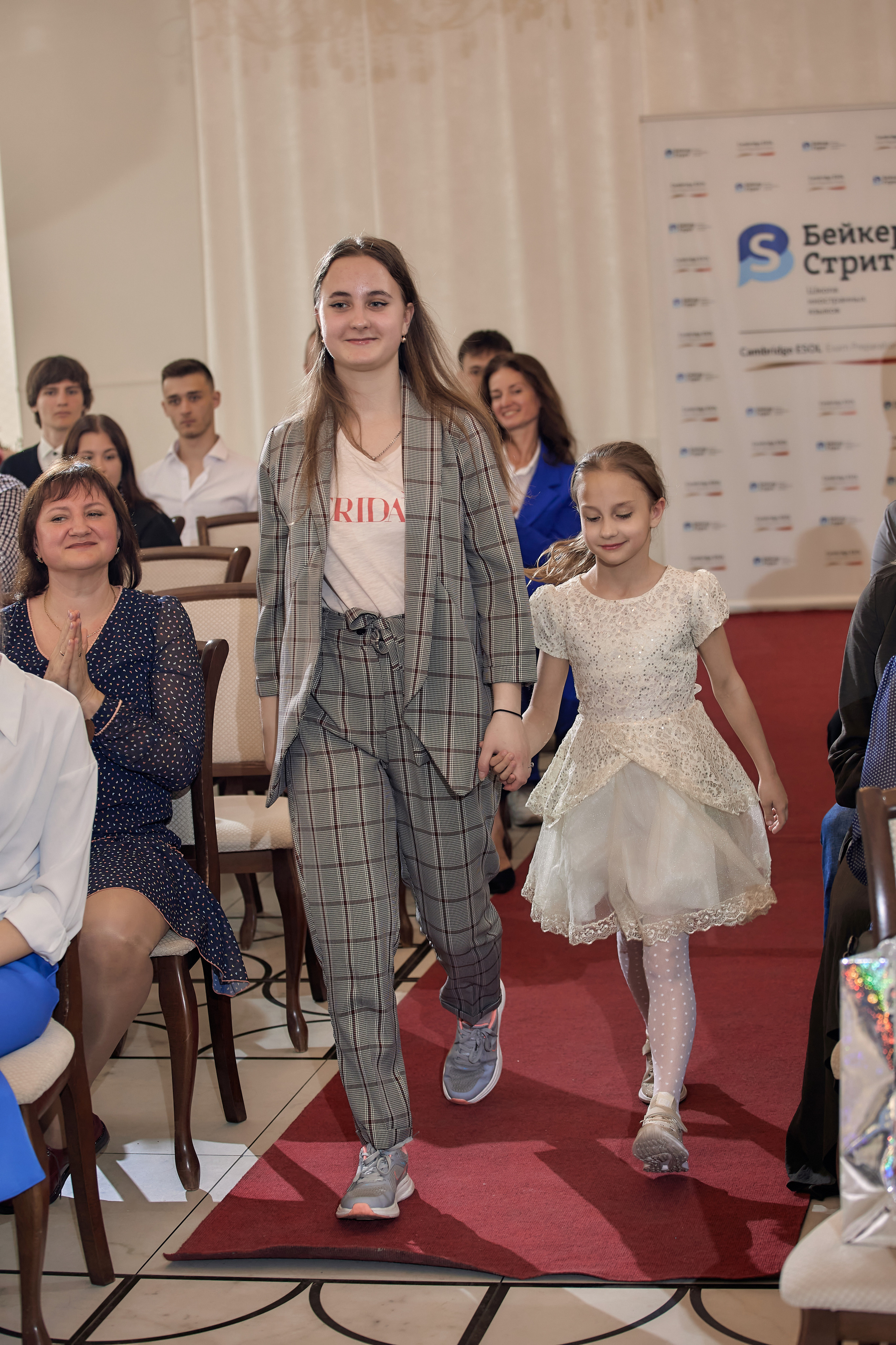 Фотограф на выпускной. Свадебный репортажный и фуд фотограф в Барнауле Гайфулин Виталий